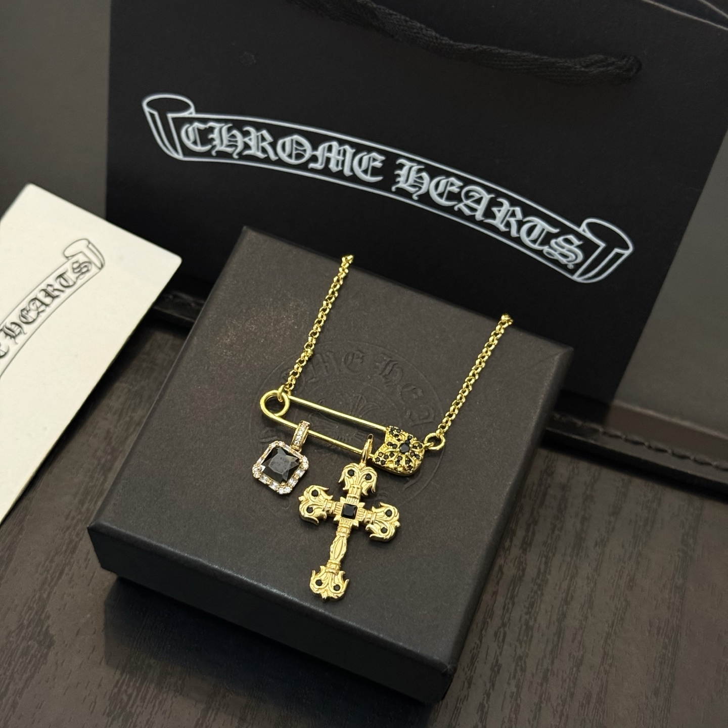 新款【专柜品质】Chrome Hearts克罗心经典复古别针项链 凹凸造型不同的花纹设计风格 呈现出与众