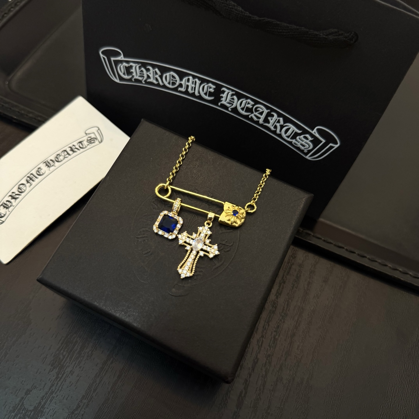 新款【专柜品质】Chrome Hearts克罗心经典复古别针项链 凹凸造型不同的花纹设计风格 呈现出与众