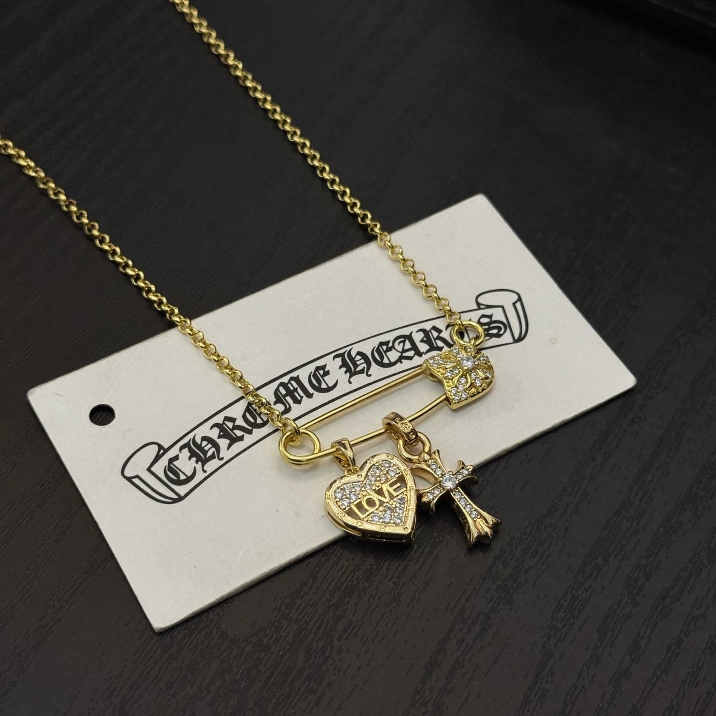 新款【专柜品质】Chrome Hearts克罗心经典复古别针项链 凹凸造型不同的花纹设计风格 呈现出与众