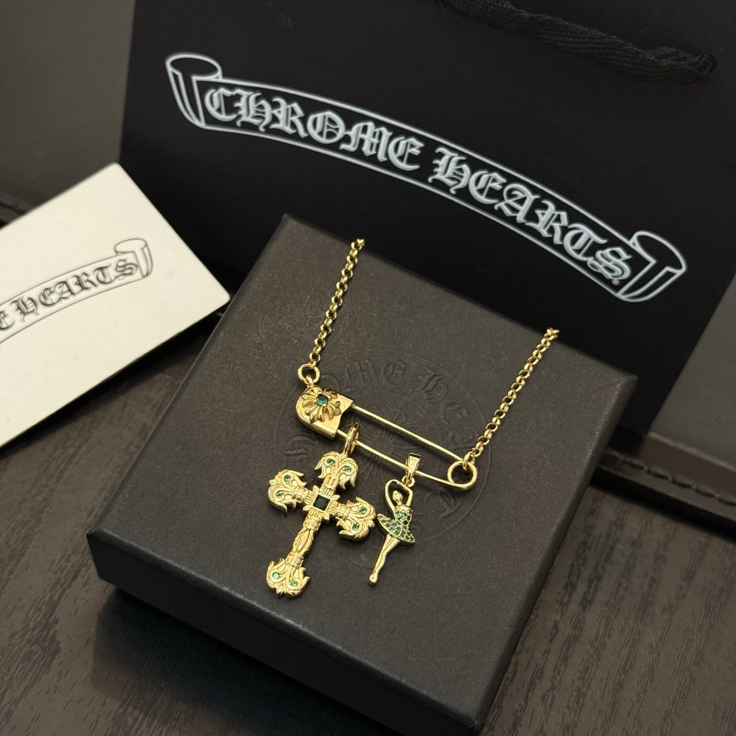 新款【专柜品质】Chrome Hearts克罗心经典复古别针项链 凹凸造型不同的花纹设计风格 呈现出与众