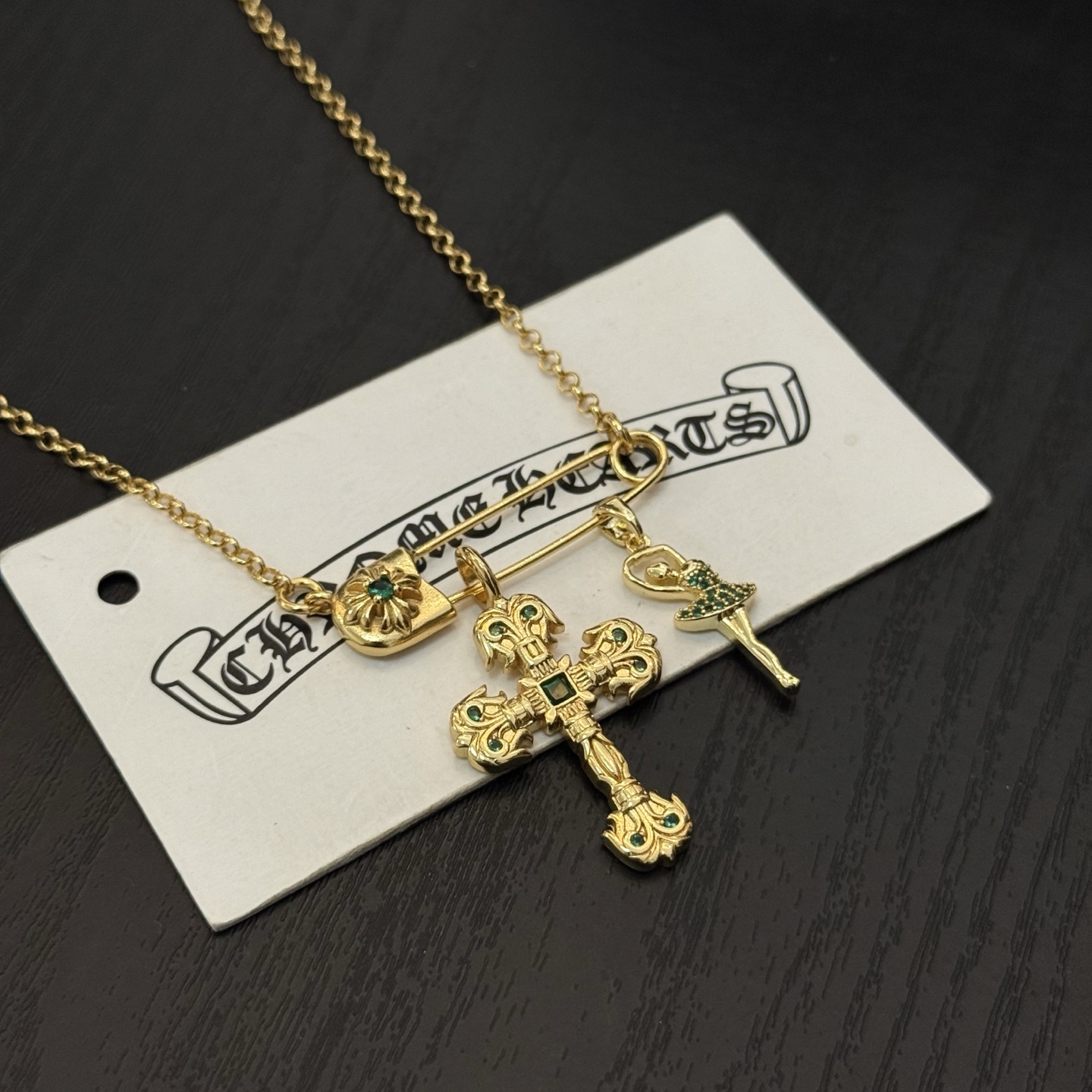 新款【专柜品质】Chrome Hearts克罗心经典复古别针项链 凹凸造型不同的花纹设计风格 呈现出与众