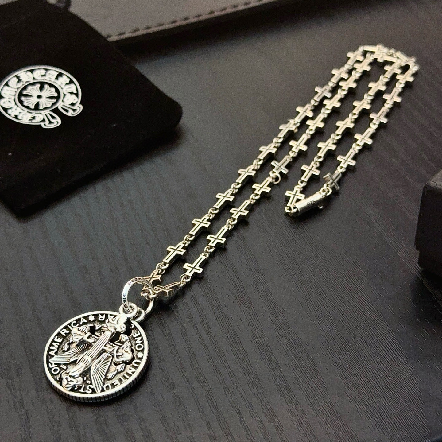 新款【专柜品质】Chrome Hearts克罗心经典复古十字架项链 圆牌十字架吊坠 凹凸造型不同的花纹设