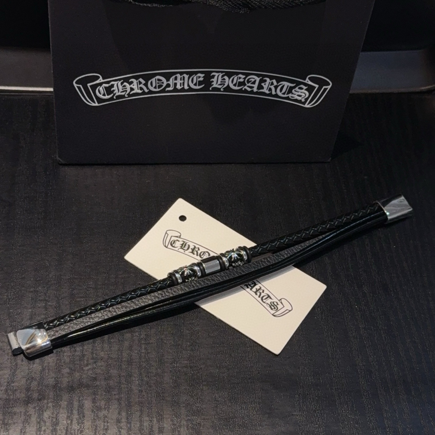 新款【专柜品质】Chrome Hearts克罗心皮绳手镯手绳，凹凸造型不同的花纹设计风格呈现出与众不同 