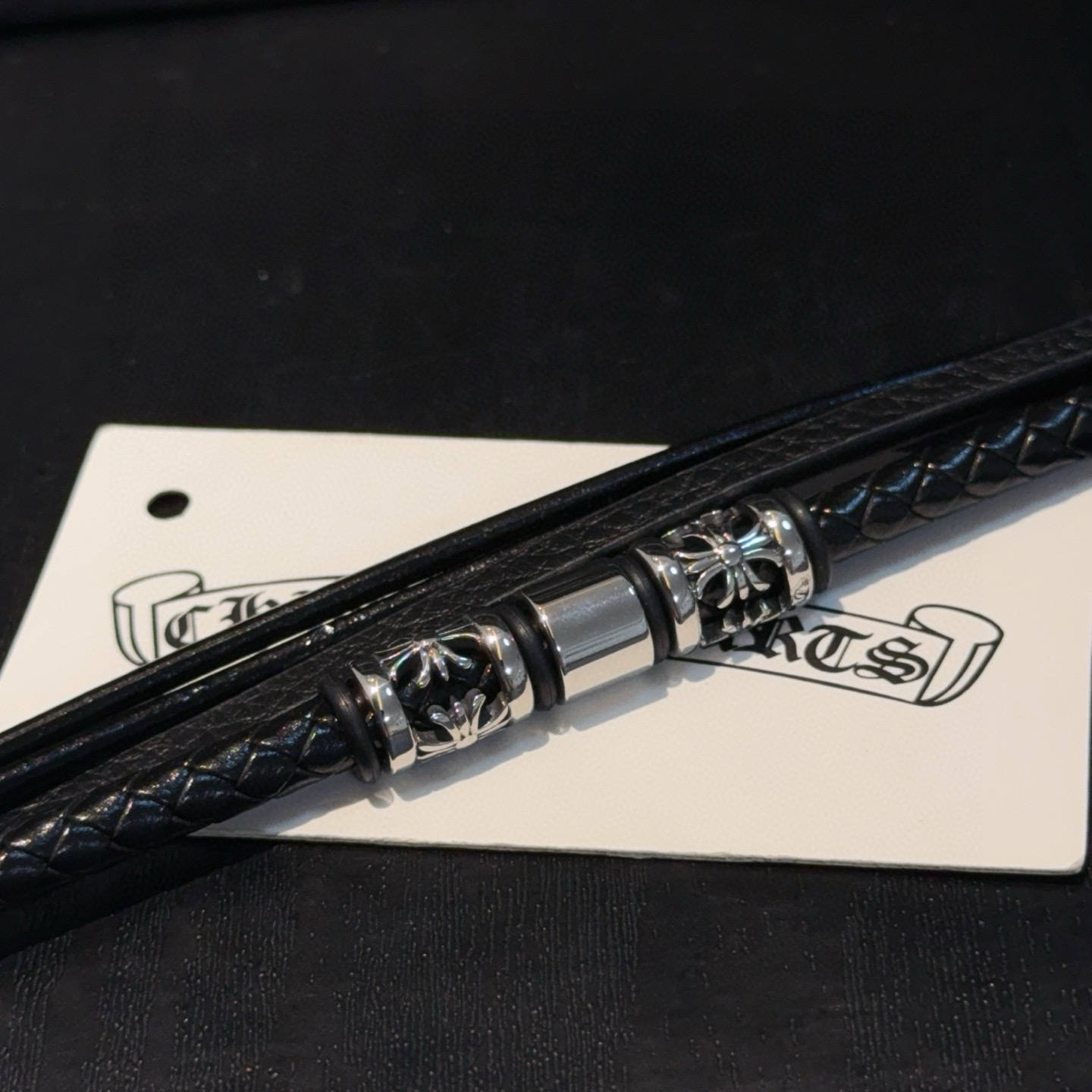 新款【专柜品质】Chrome Hearts克罗心皮绳手镯手绳，凹凸造型不同的花纹设计风格呈现出与众不同 