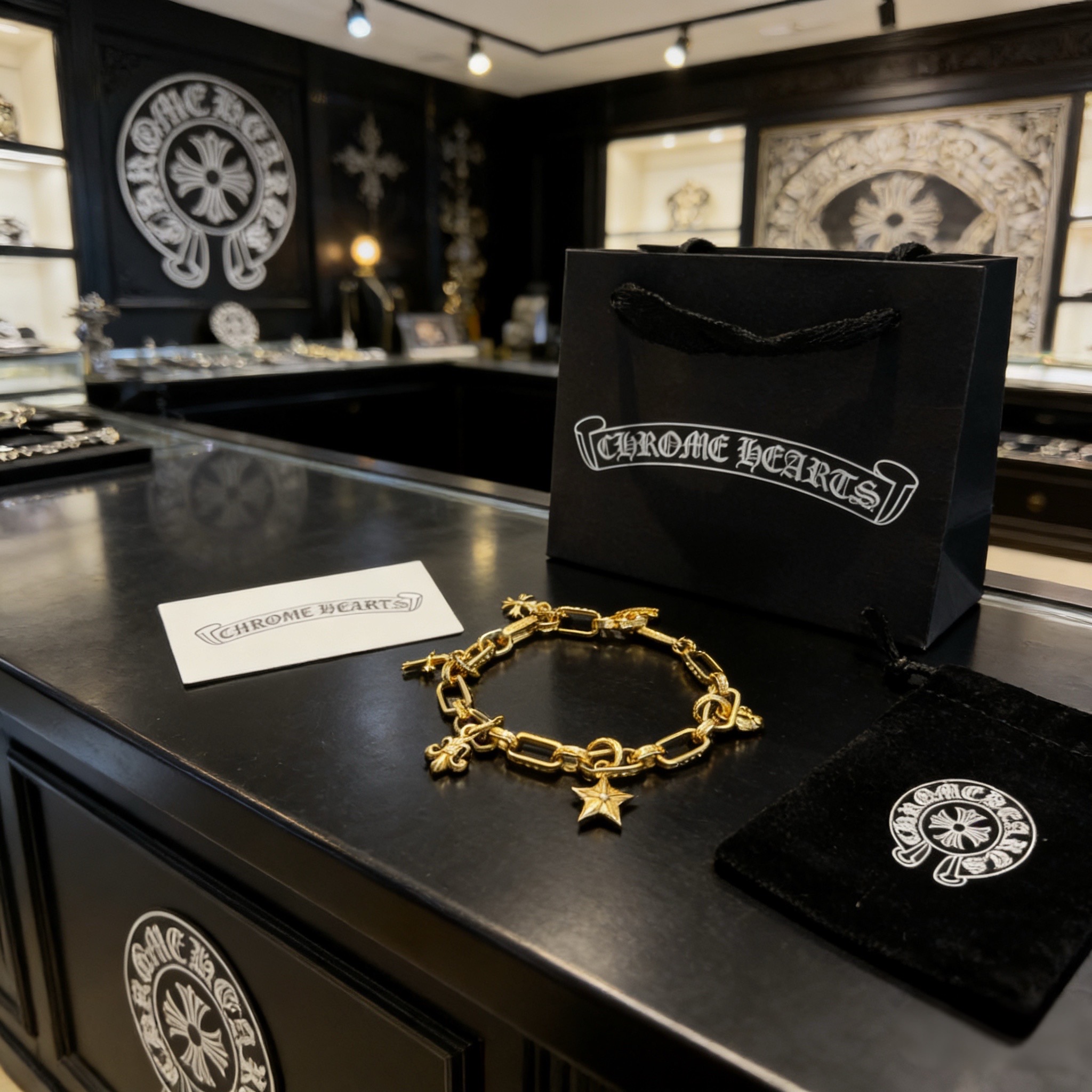 新款【专柜品质】Chrome Hearts克罗心经典复古多元素黄金色手链 凹凸造型不同的花纹设计风格 呈