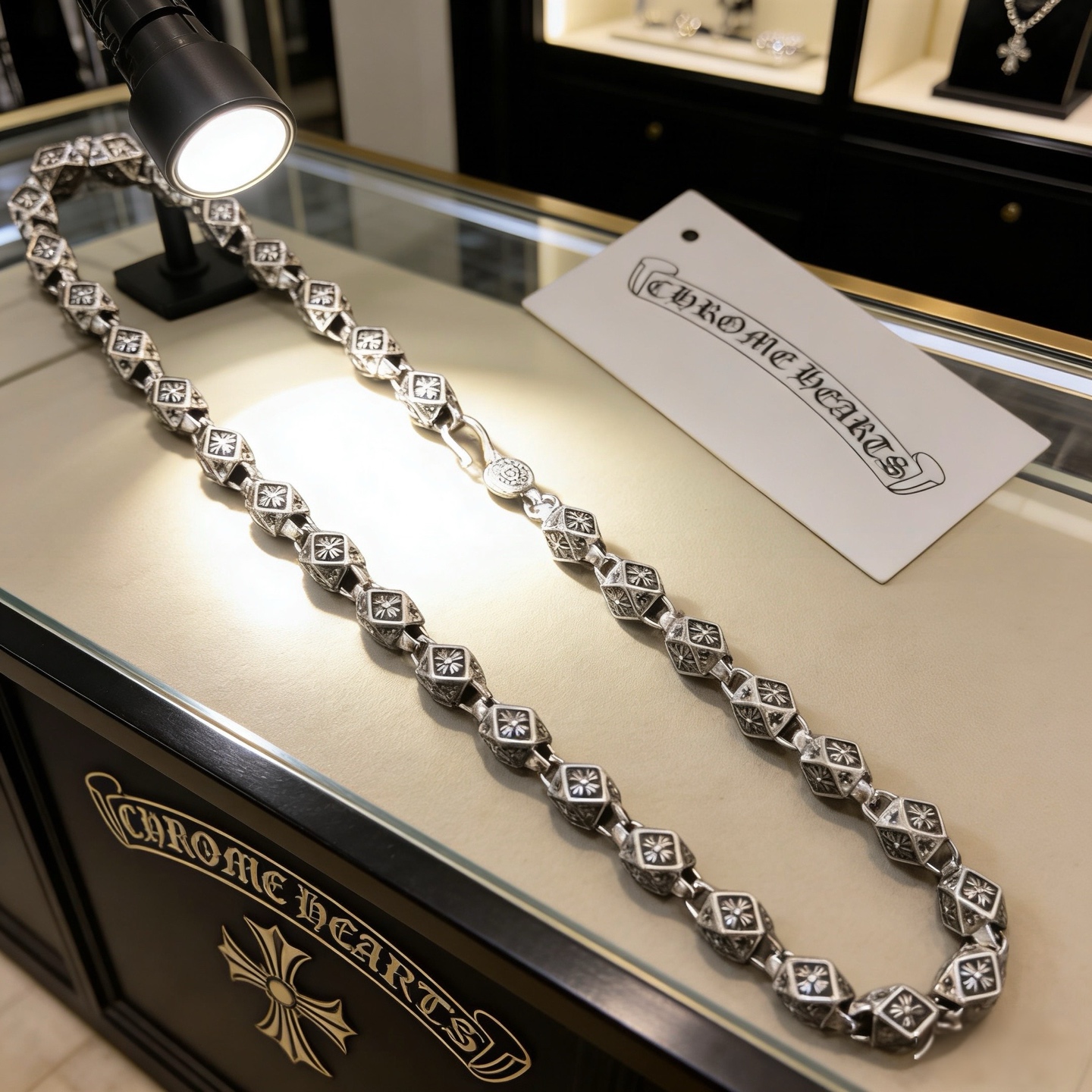 新款【专柜品质】Chrome Hearts克罗心经典复古十字架项链 凹凸造型不同的花纹设计风格 呈现出与