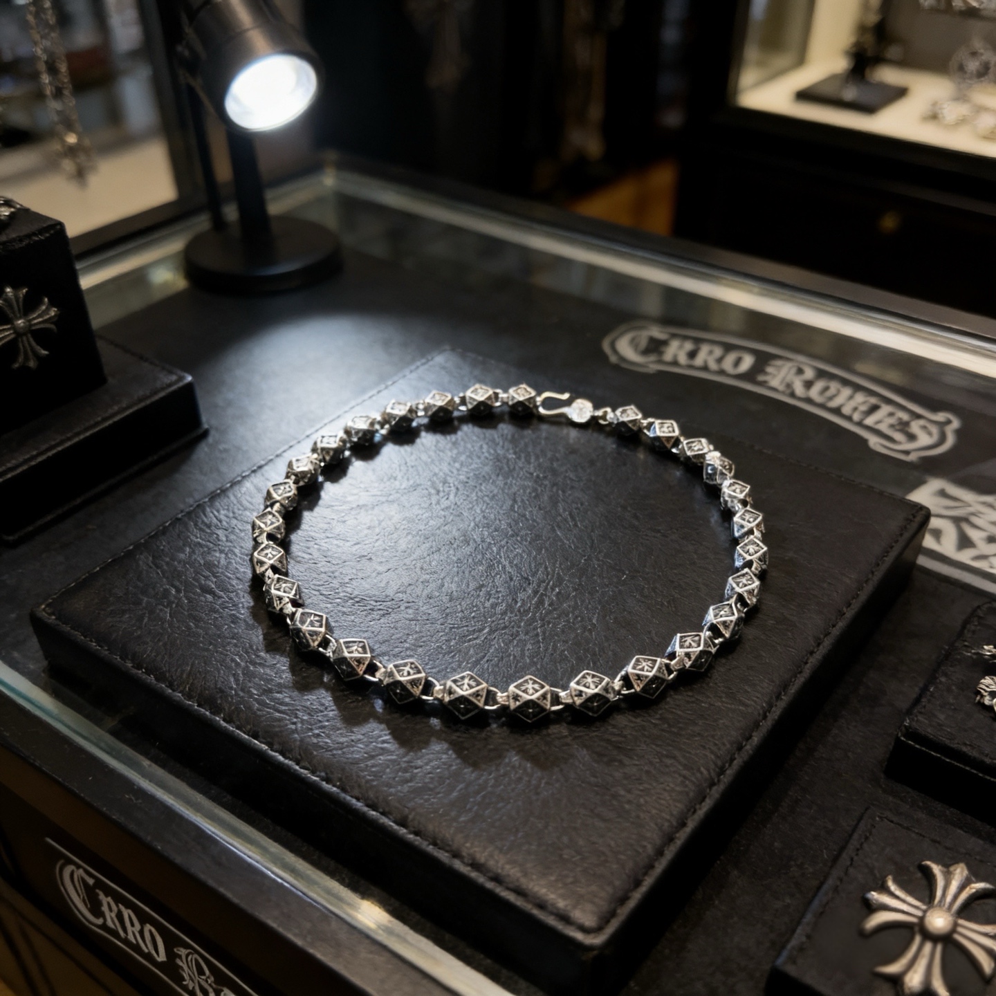 新款【专柜品质】Chrome Hearts克罗心经典复古十字架项链 凹凸造型不同的花纹设计风格 呈现出与