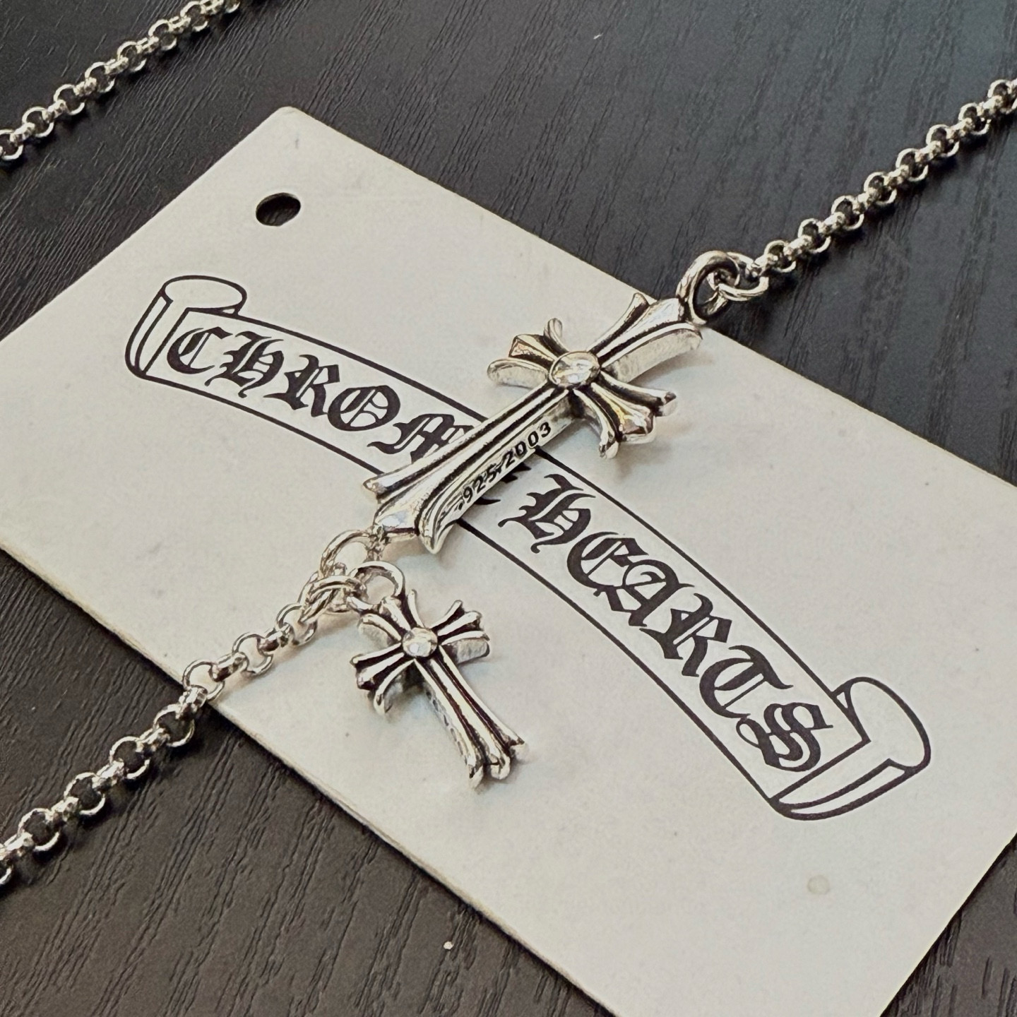 新款【专柜品质】Chrome Hearts克罗心经典复古十字架项链 黑钻宝剑吊坠 凹凸造型不同的花纹设计