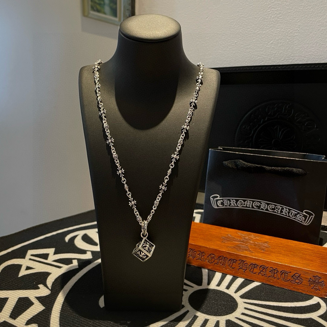Lote nuevo [calidad de boutique] Chrome Hearts Croheart clásico collar de múltiples elementos con cruz y flores, colgan…