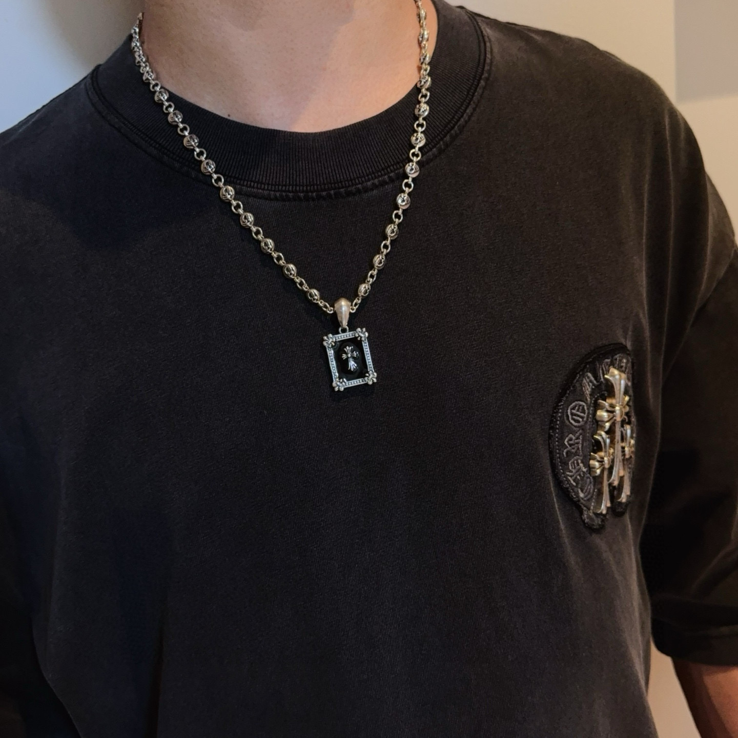 【专柜品质】Chrome Hearts克罗心复古项链 方牌十字架吊坠 凹凸造型不同的花纹设计风格 呈现出