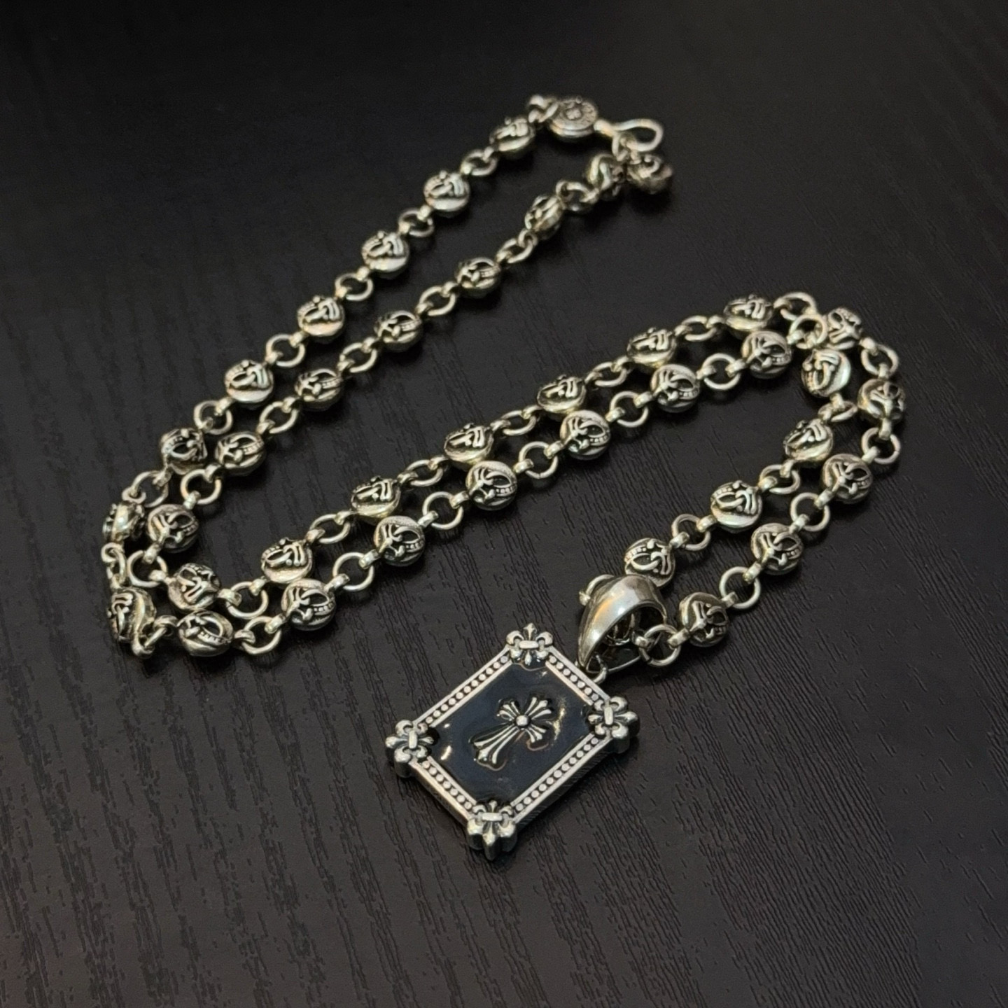 【专柜品质】Chrome Hearts克罗心复古项链 方牌十字架吊坠 凹凸造型不同的花纹设计风格 呈现出