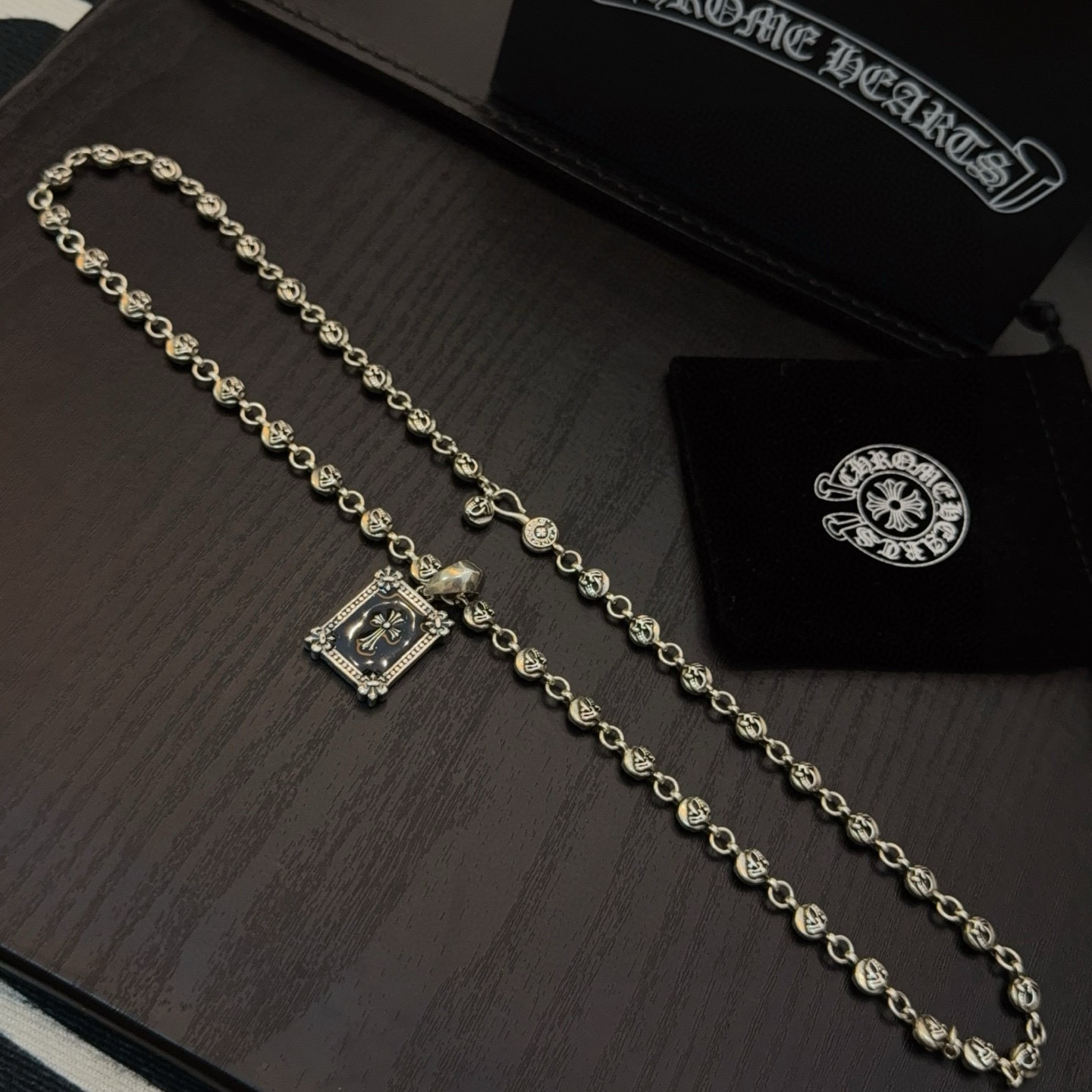 【专柜品质】Chrome Hearts克罗心复古项链 方牌十字架吊坠 凹凸造型不同的花纹设计风格 呈现出