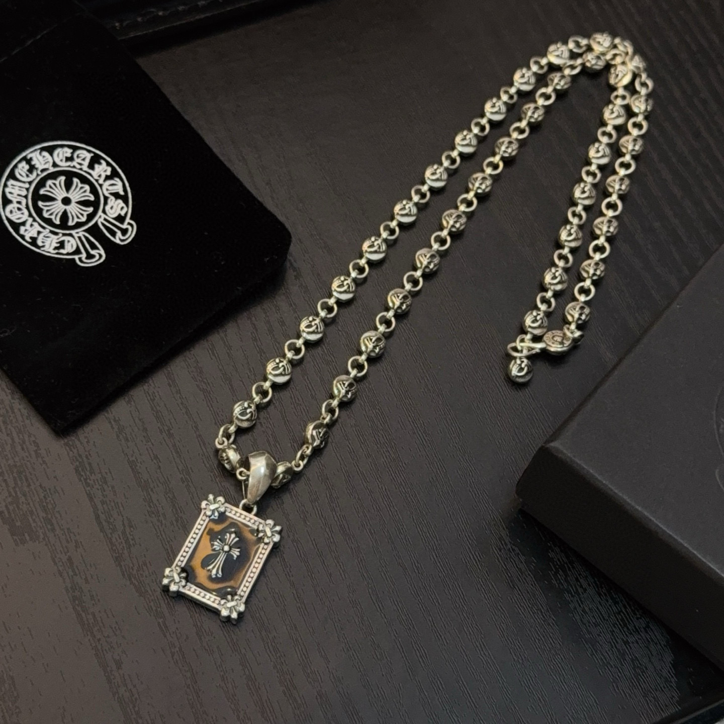 【专柜品质】Chrome Hearts克罗心复古项链 方牌十字架吊坠 凹凸造型不同的花纹设计风格 呈现出