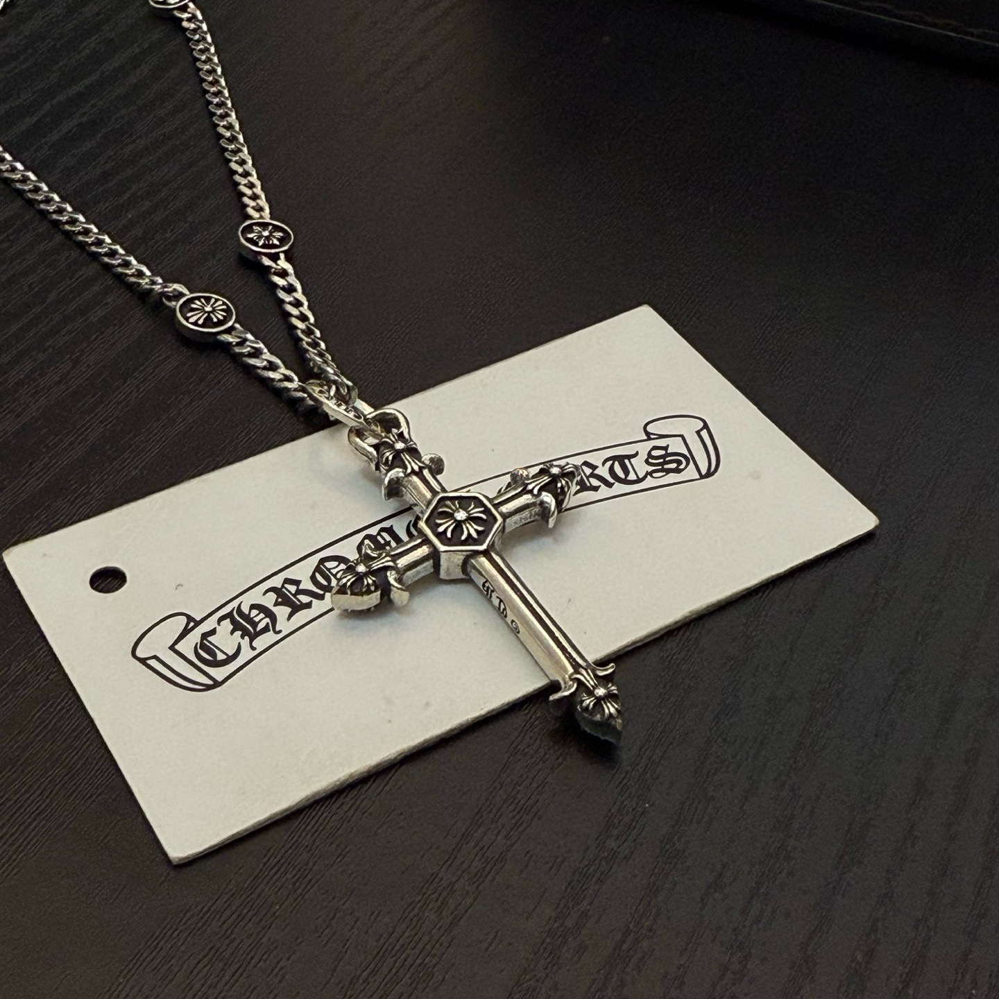 新款【专柜品质】Chrome Hearts克罗心十字架项链，十字架吊坠 凹凸造型不同的花纹设计风格 呈现