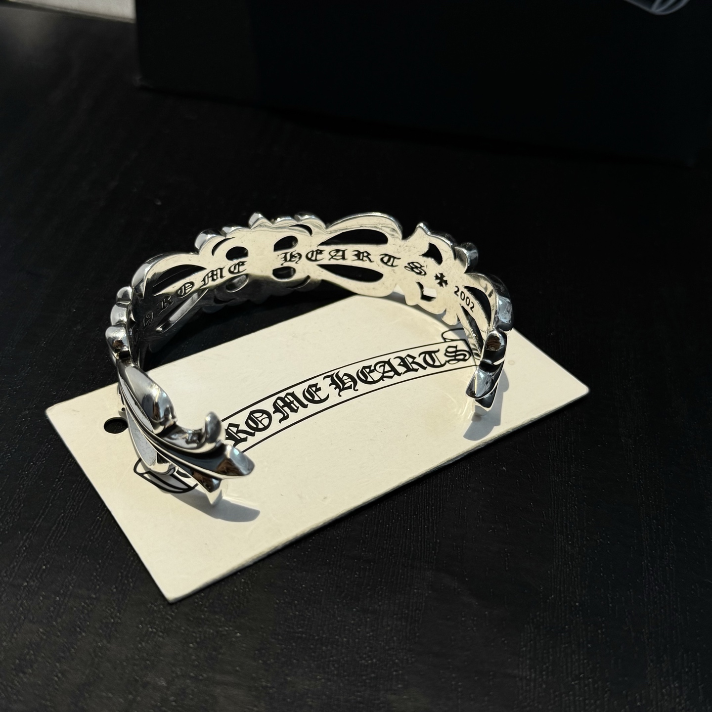 专柜品质 Chrome Hearts克罗心十字架藤蔓开口手镯 凹凸造型不同的花纹设计风格 呈现出与众不同