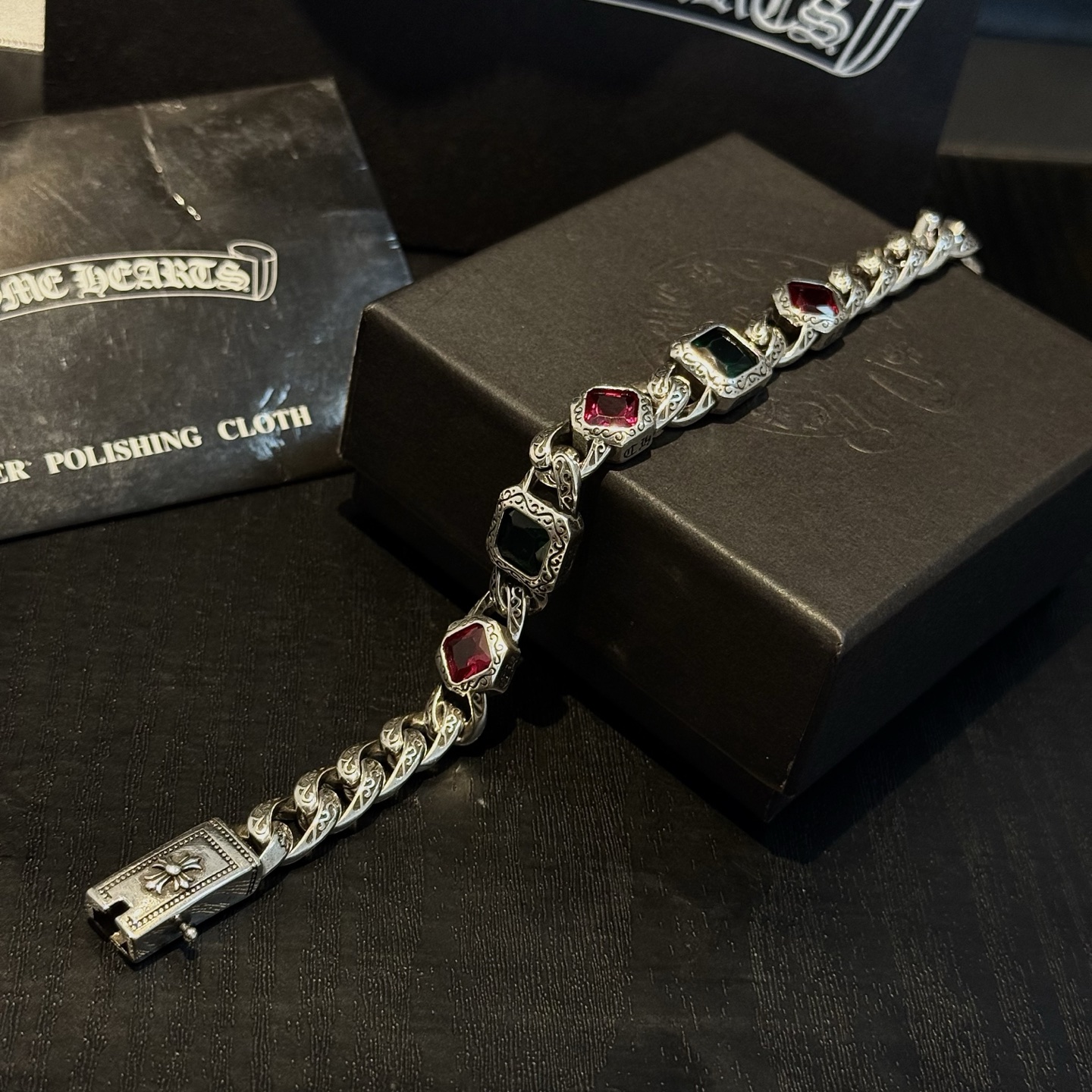 新款【专柜品质】Chrome Hearts克罗心复古彩钻十字架手链 凹凸造型不同的花纹设计风格 呈现出与