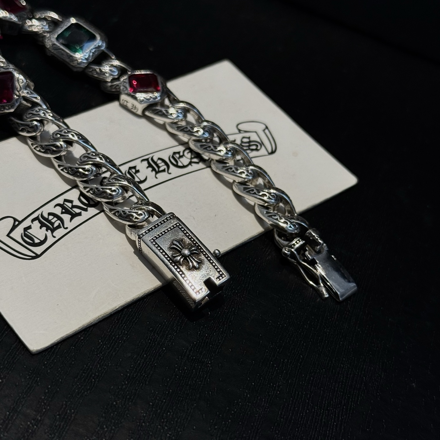 新款【专柜品质】Chrome Hearts克罗心复古彩钻十字架手链 凹凸造型不同的花纹设计风格 呈现出与