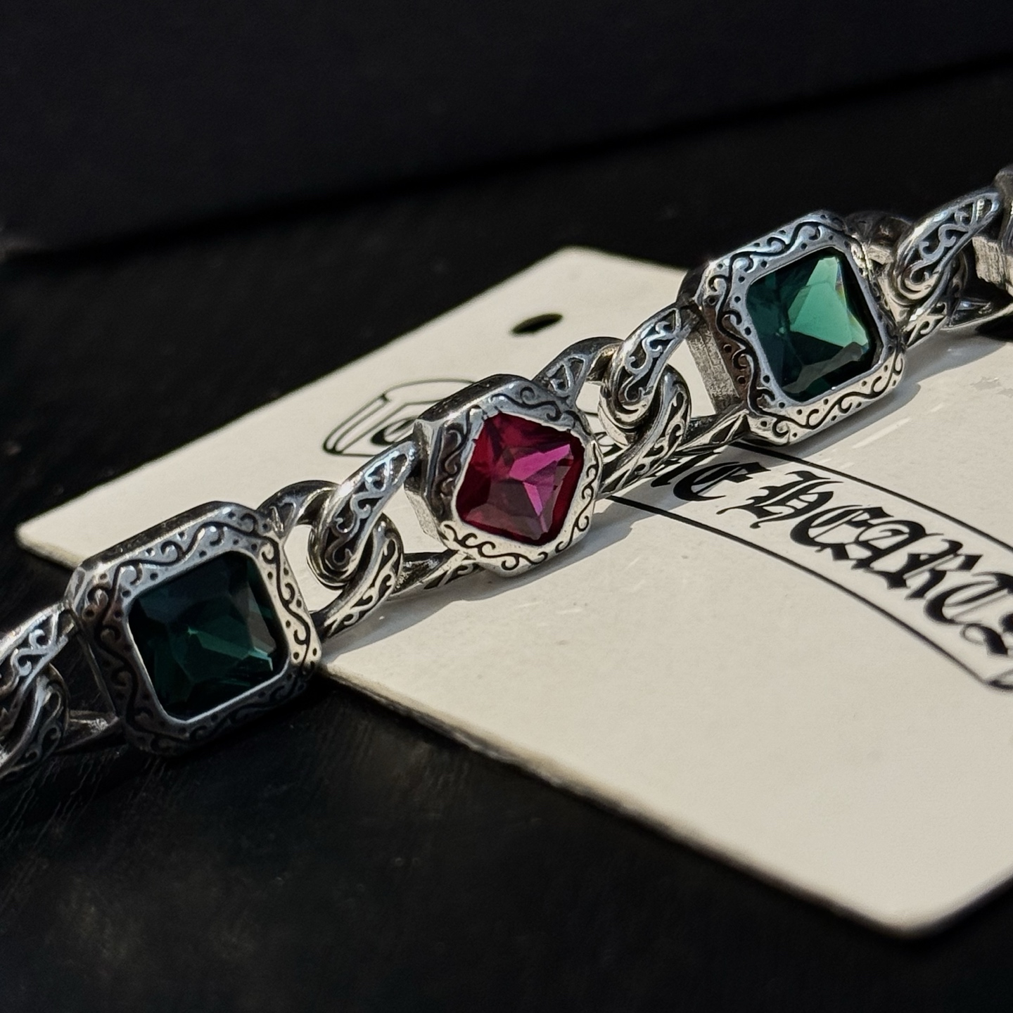 新款【专柜品质】Chrome Hearts克罗心复古彩钻十字架手链 凹凸造型不同的花纹设计风格 呈现出与