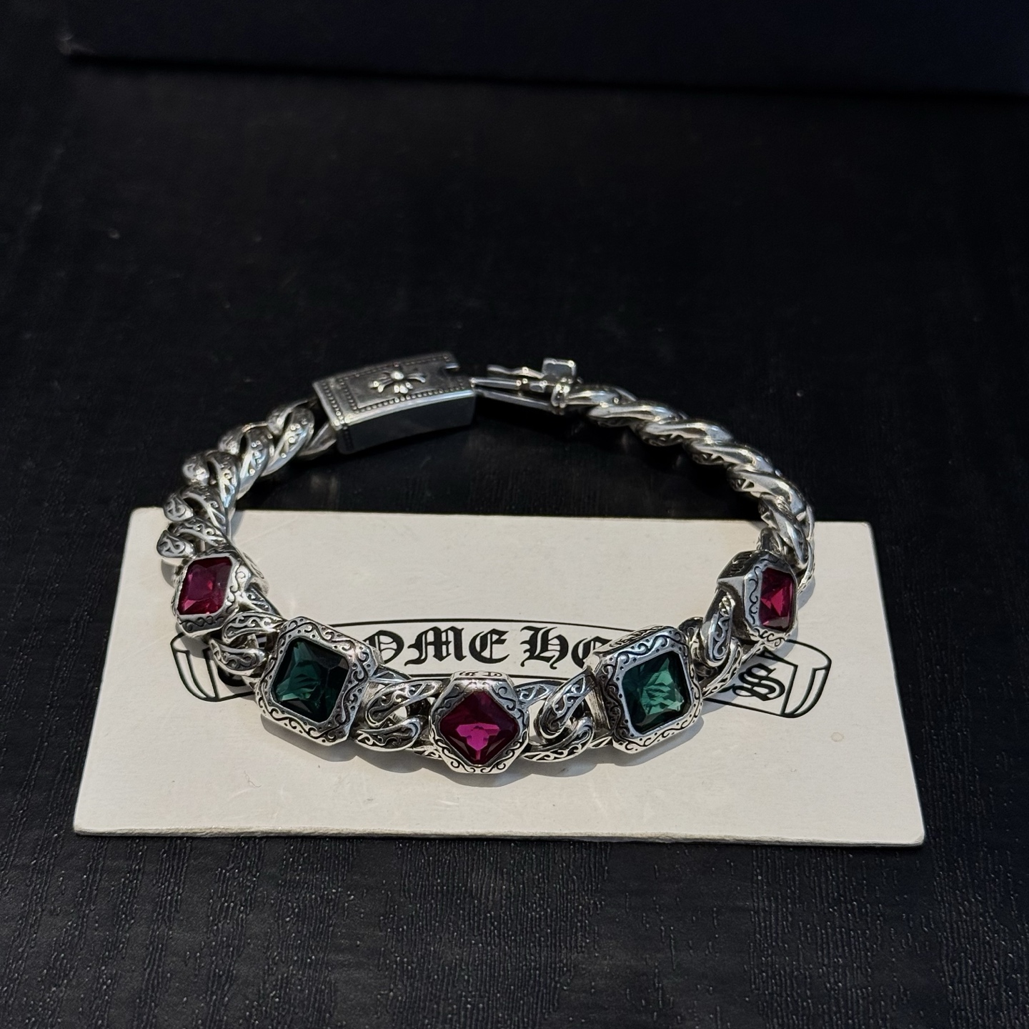 新款【专柜品质】Chrome Hearts克罗心复古彩钻十字架手链 凹凸造型不同的花纹设计风格 呈现出与