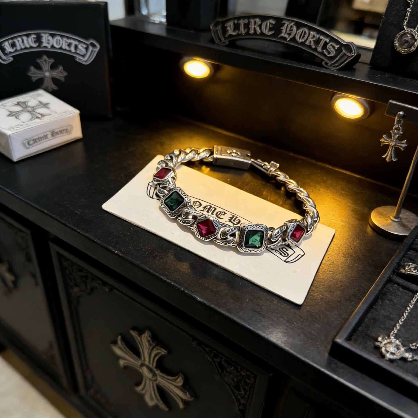 新款【专柜品质】Chrome Hearts克罗心复古彩钻十字架手链 凹凸造型不同的花纹设计风格 呈现出与