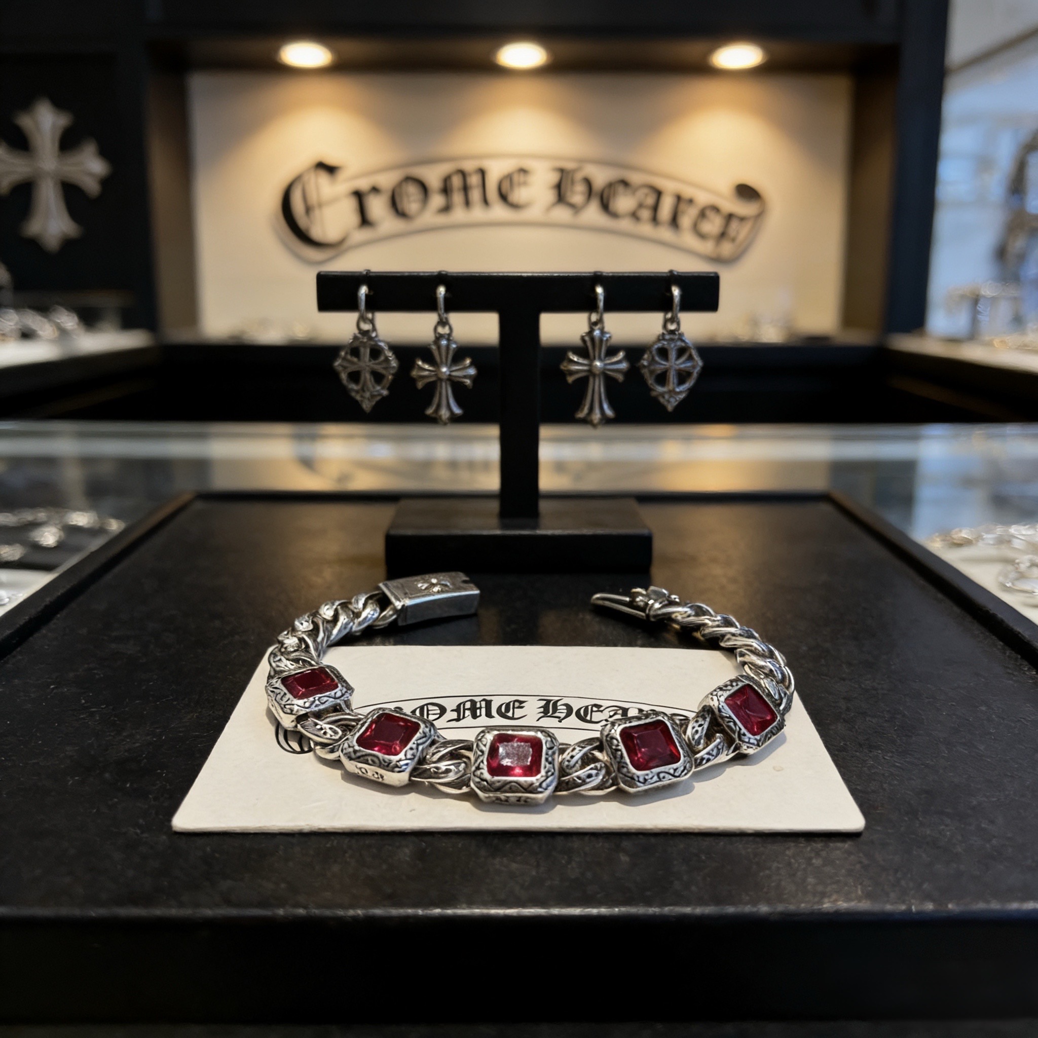 新款【专柜品质】Chrome Hearts克罗心复古粉色方钻十字花手链 凹凸造型不同的花纹设计风格 呈现