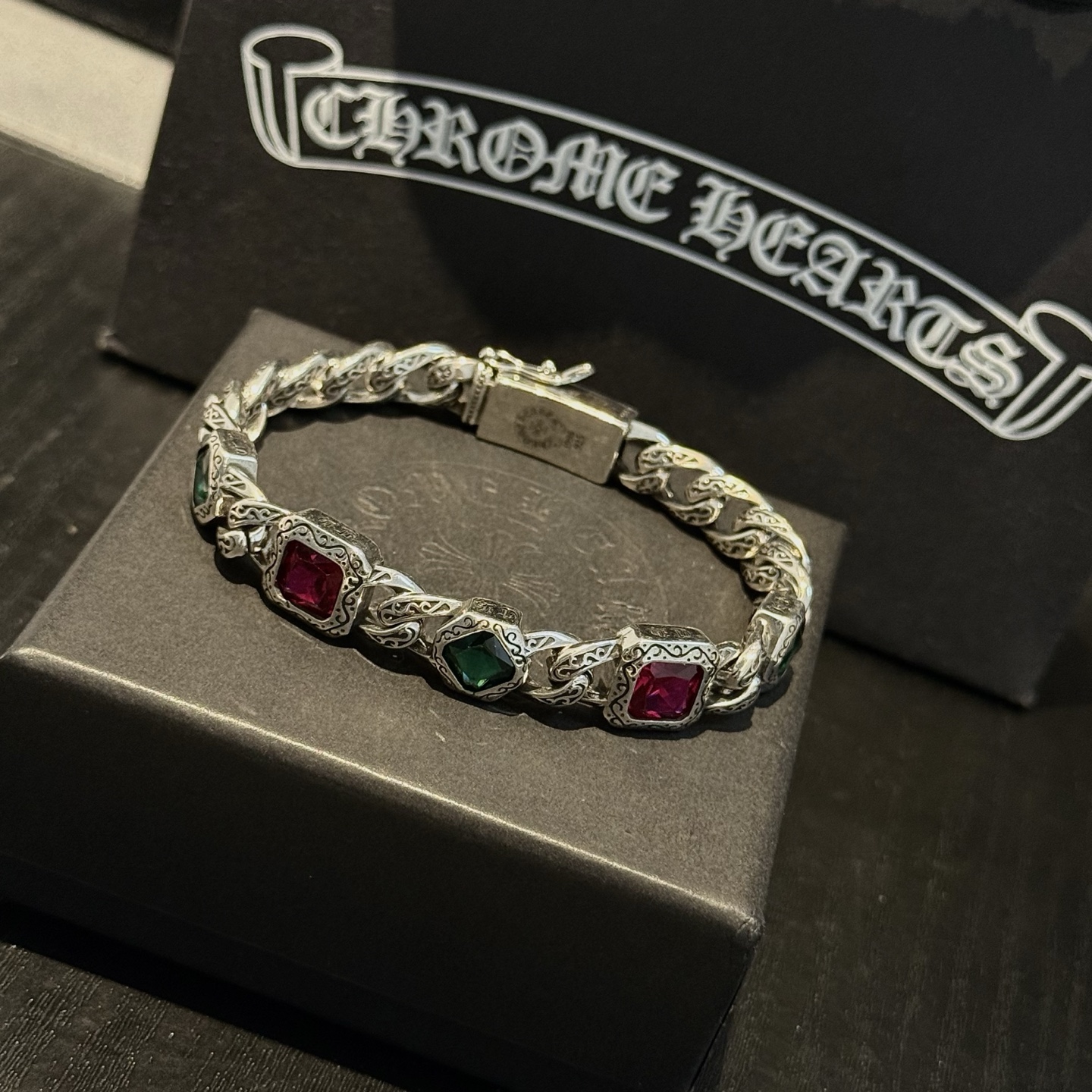 新款【专柜品质】Chrome Hearts克罗心复古彩钻十字架手链 凹凸造型不同的花纹设计风格 呈现出与