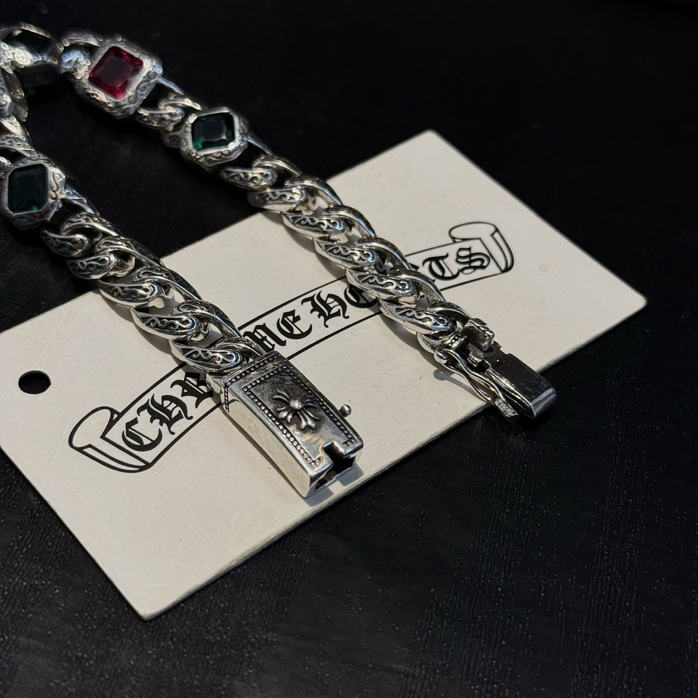 新款【专柜品质】Chrome Hearts克罗心复古彩钻十字架手链 凹凸造型不同的花纹设计风格 呈现出与