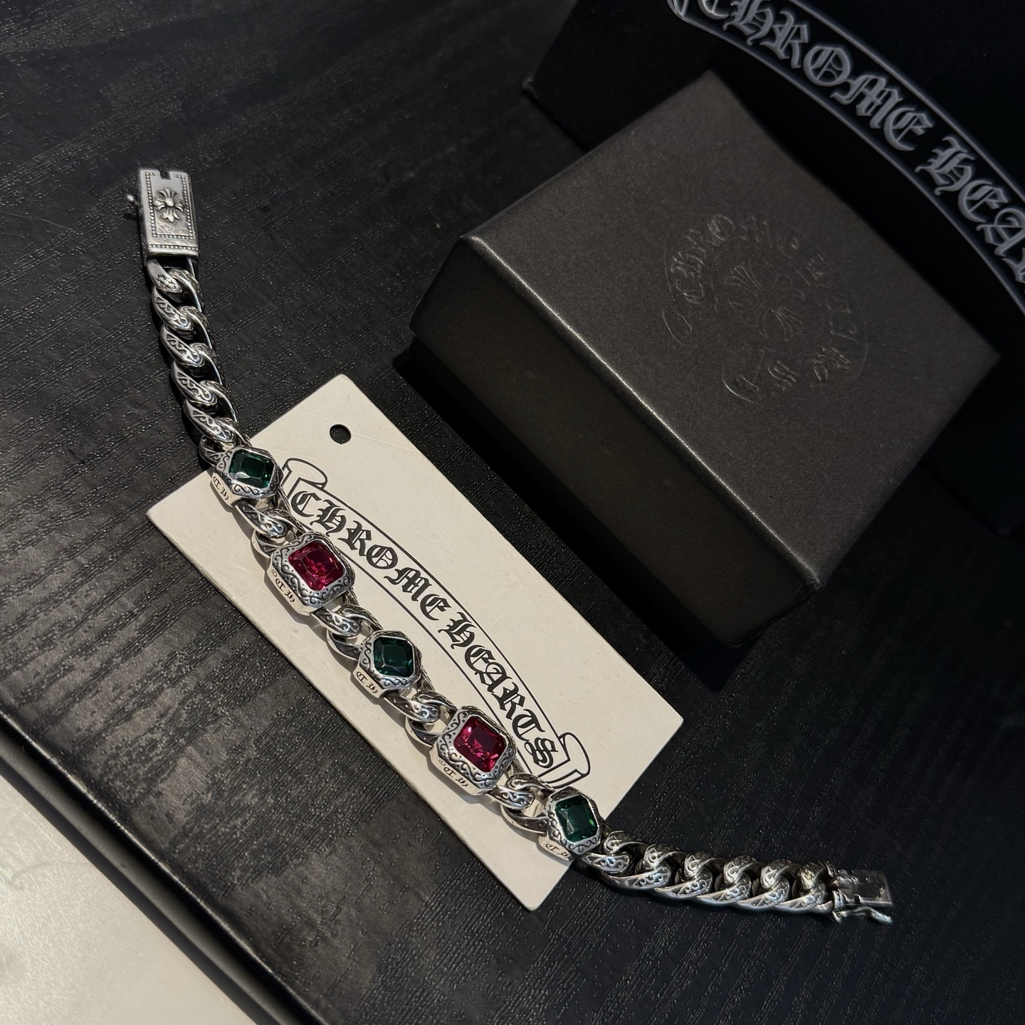 新款【专柜品质】Chrome Hearts克罗心复古彩钻十字架手链 凹凸造型不同的花纹设计风格 呈现出与