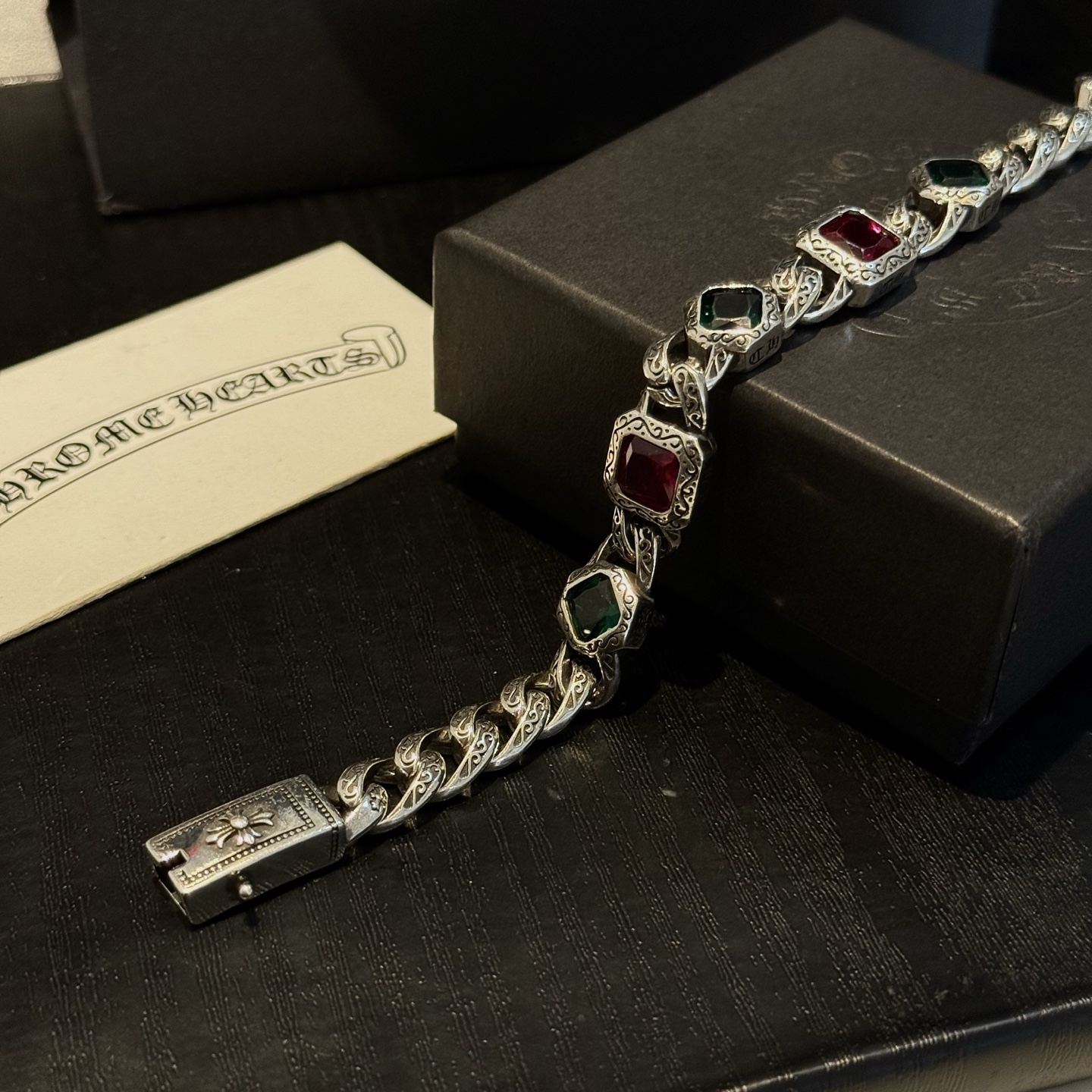 新款【专柜品质】Chrome Hearts克罗心复古彩钻十字架手链 凹凸造型不同的花纹设计风格 呈现出与