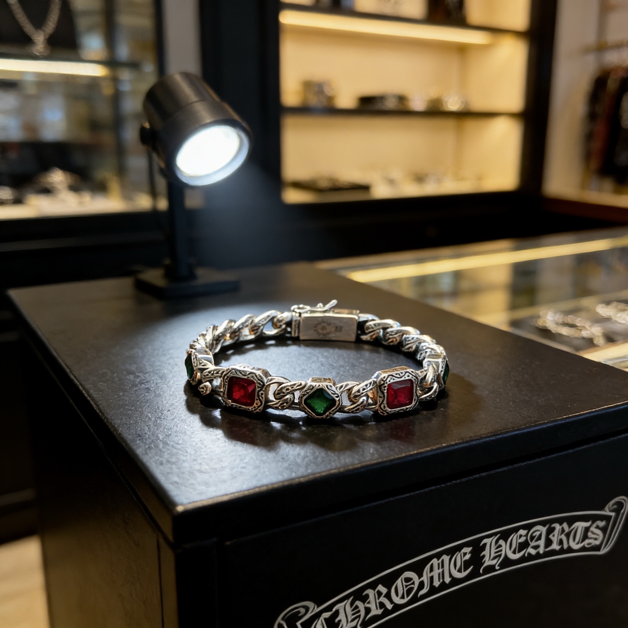 新款【专柜品质】Chrome Hearts克罗心复古彩钻十字架手链 凹凸造型不同的花纹设计风格 呈现出与