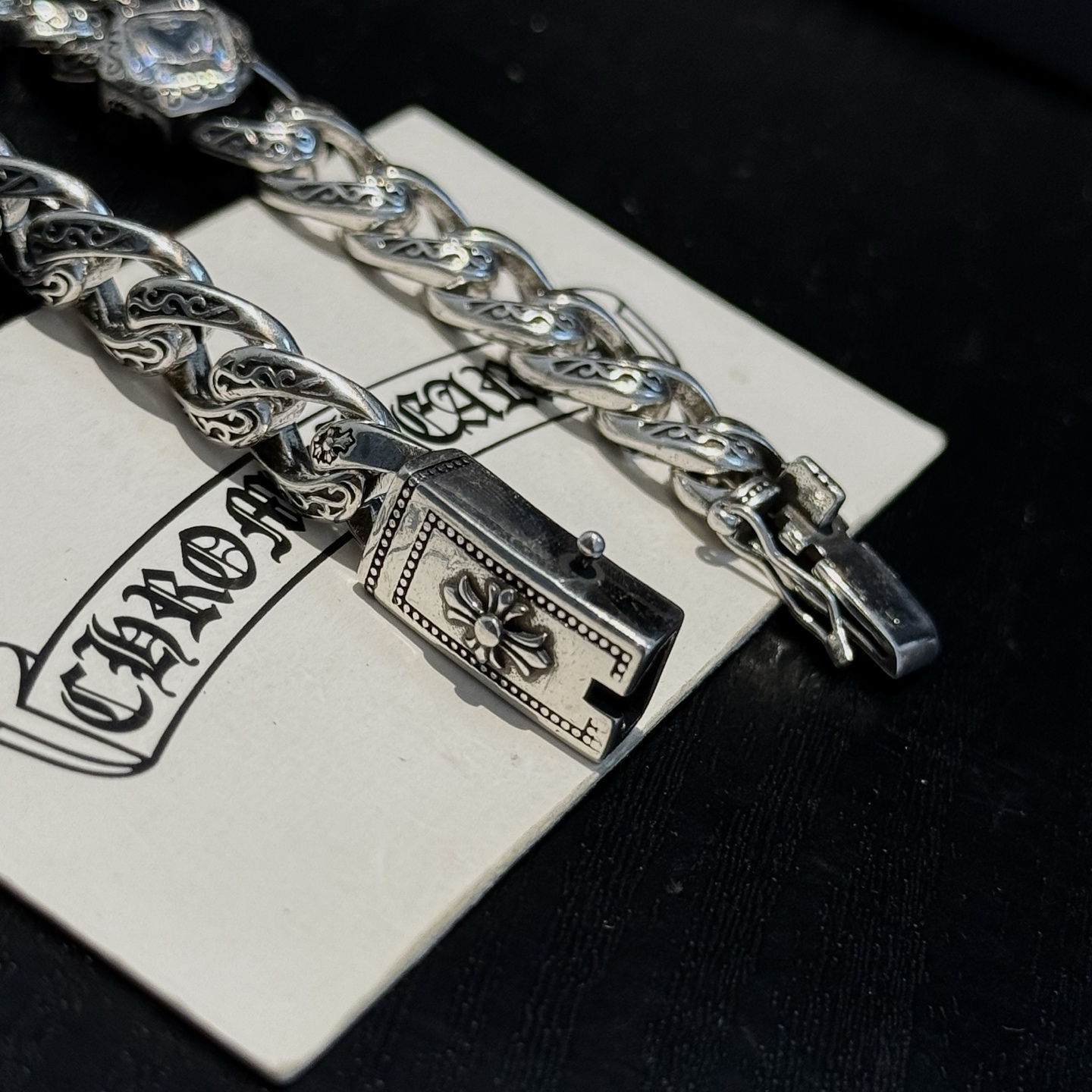 新款【专柜品质】Chrome Hearts克罗心复古方钻十字架手链 凹凸造型不同的花纹设计风格 呈现出与