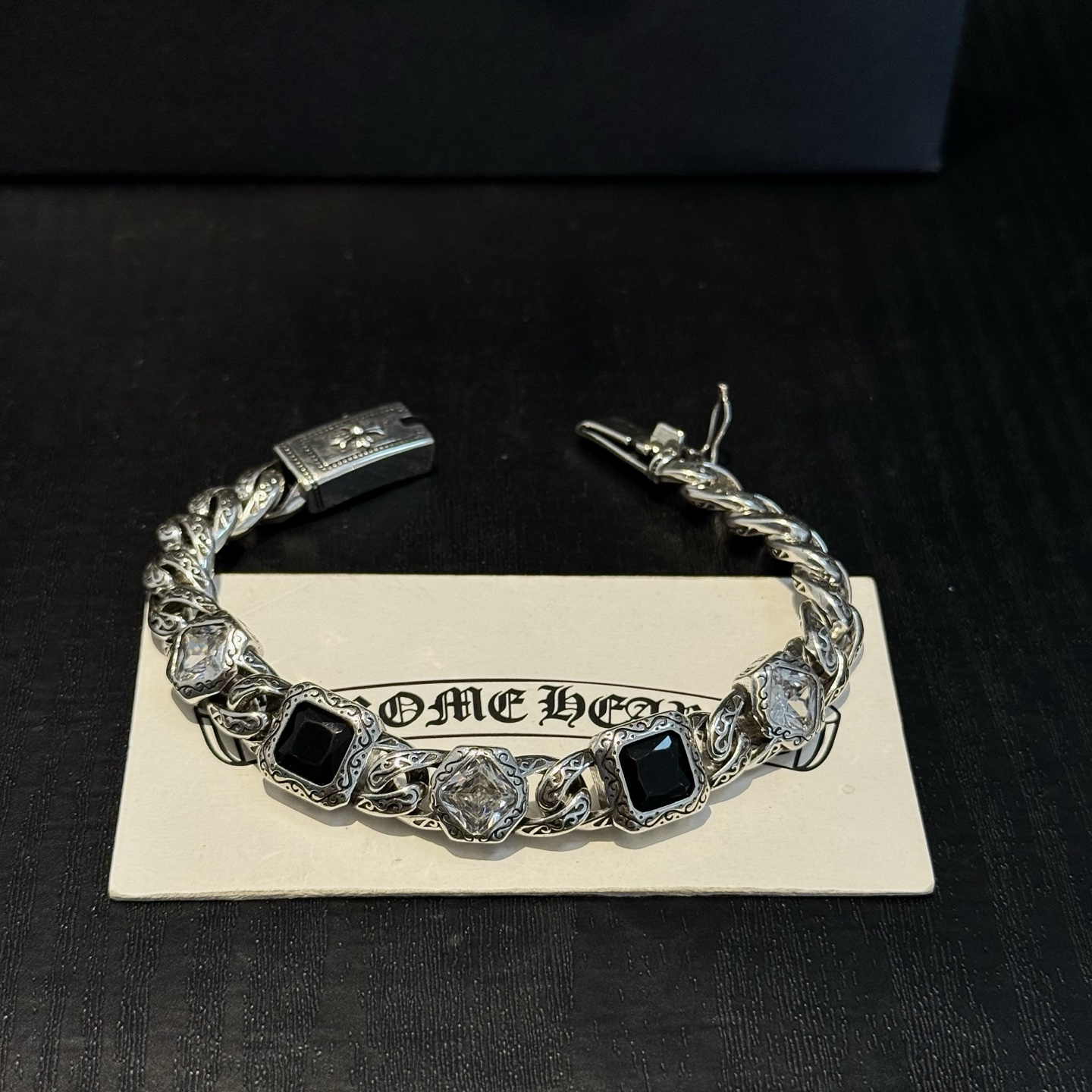 新款【专柜品质】Chrome Hearts克罗心复古方钻十字架手链 凹凸造型不同的花纹设计风格 呈现出与