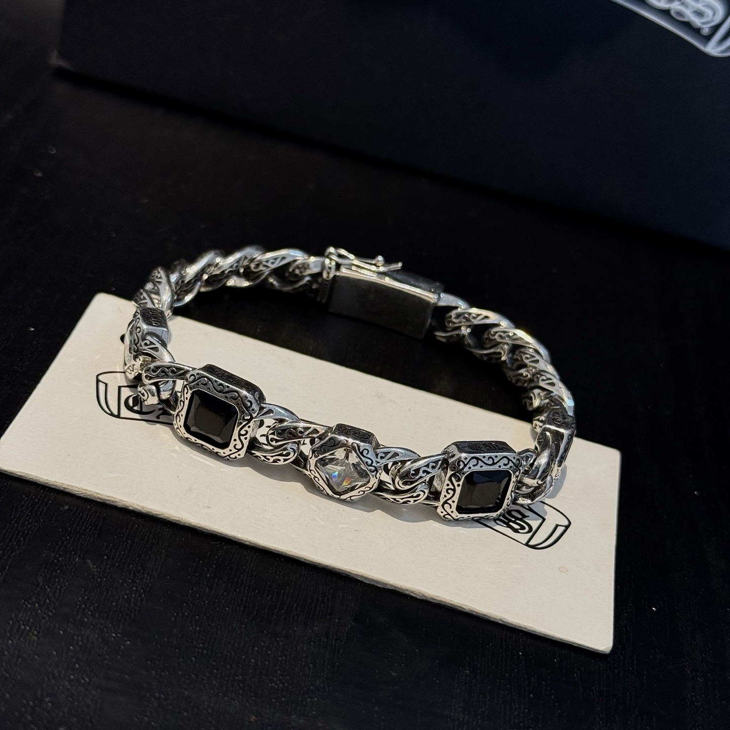 新款【专柜品质】Chrome Hearts克罗心复古方钻十字架手链 凹凸造型不同的花纹设计风格 呈现出与