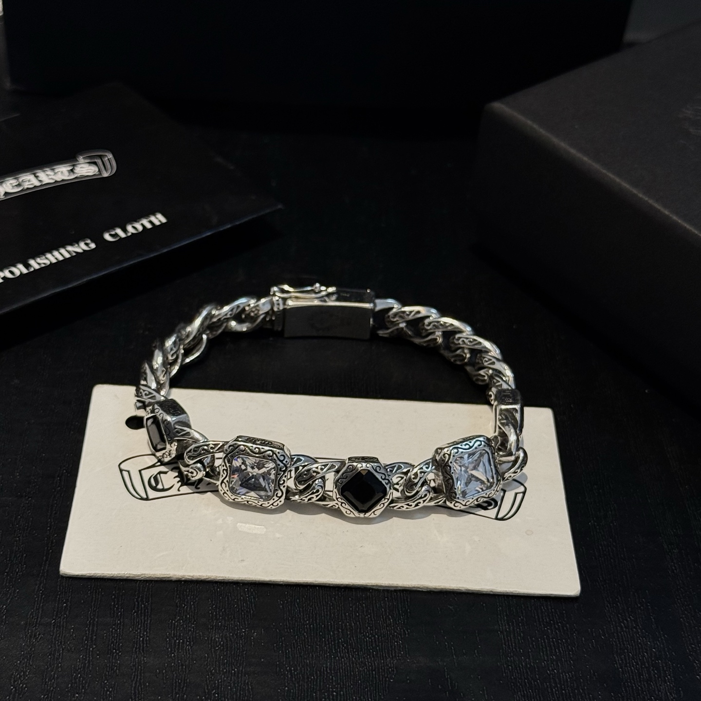 新款【专柜品质】Chrome Hearts克罗心复古方钻十字架手链 凹凸造型不同的花纹设计风格 呈现出与