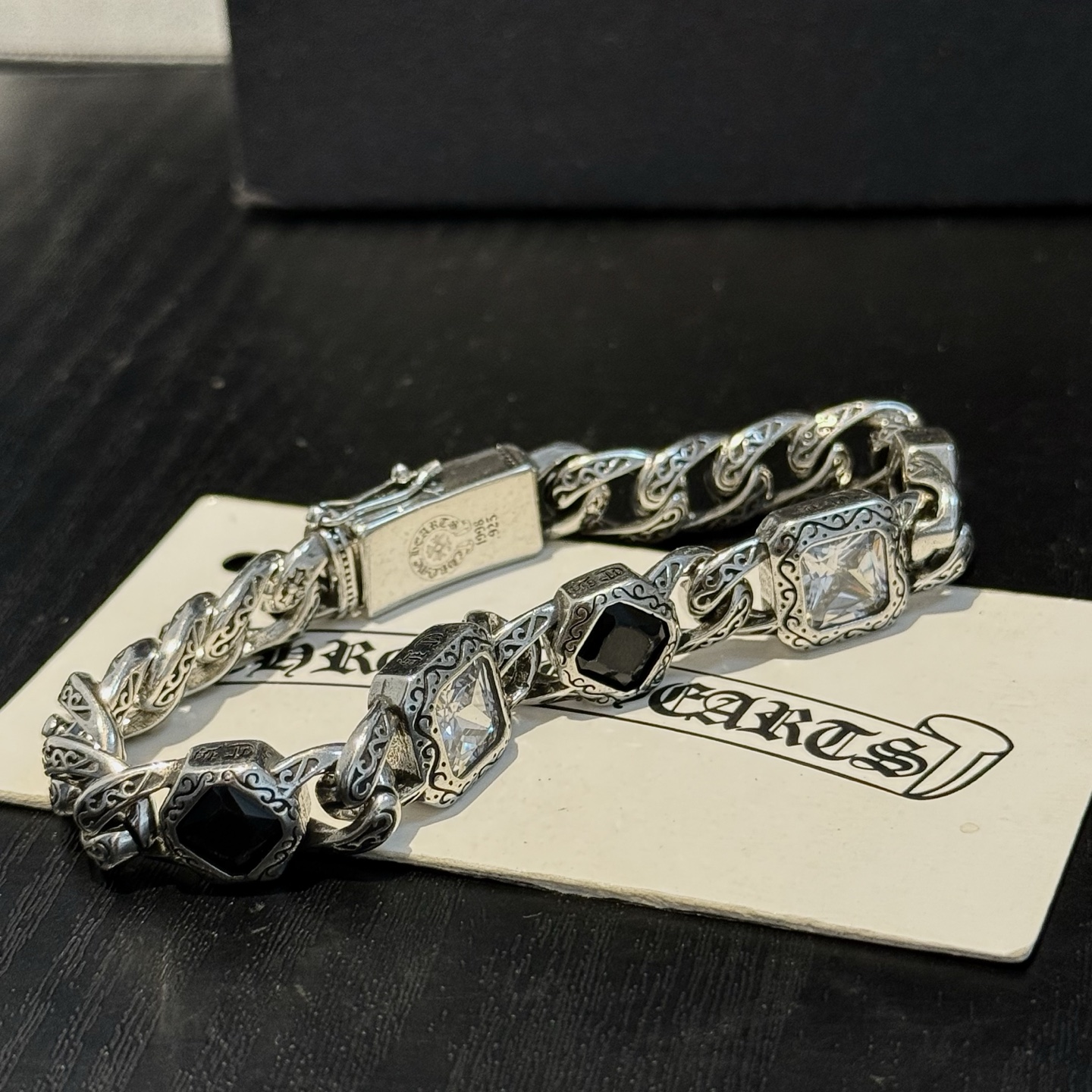 新款【专柜品质】Chrome Hearts克罗心复古方钻十字架手链 凹凸造型不同的花纹设计风格 呈现出与