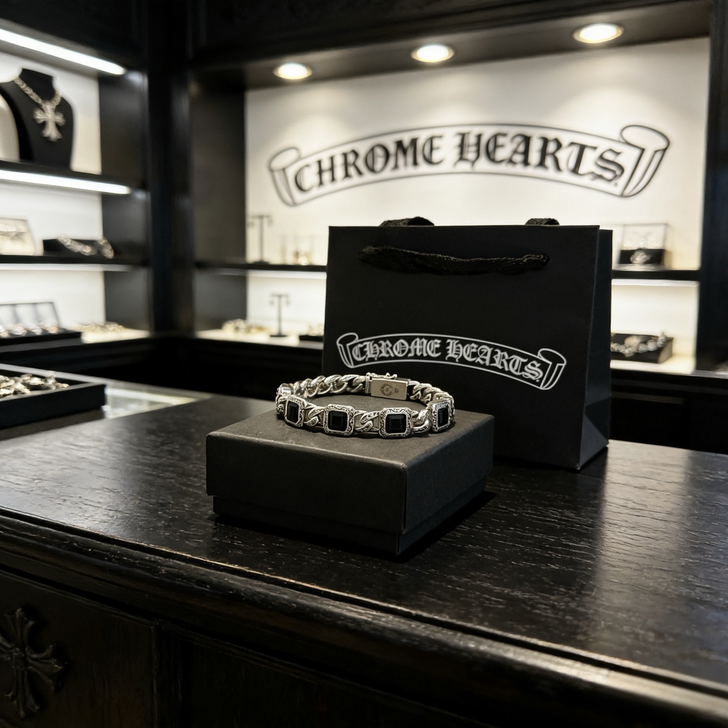 新款【专柜品质】Chrome Hearts克罗心复古黑钻十字架手链 凹凸造型不同的花纹设计风格 呈现出与