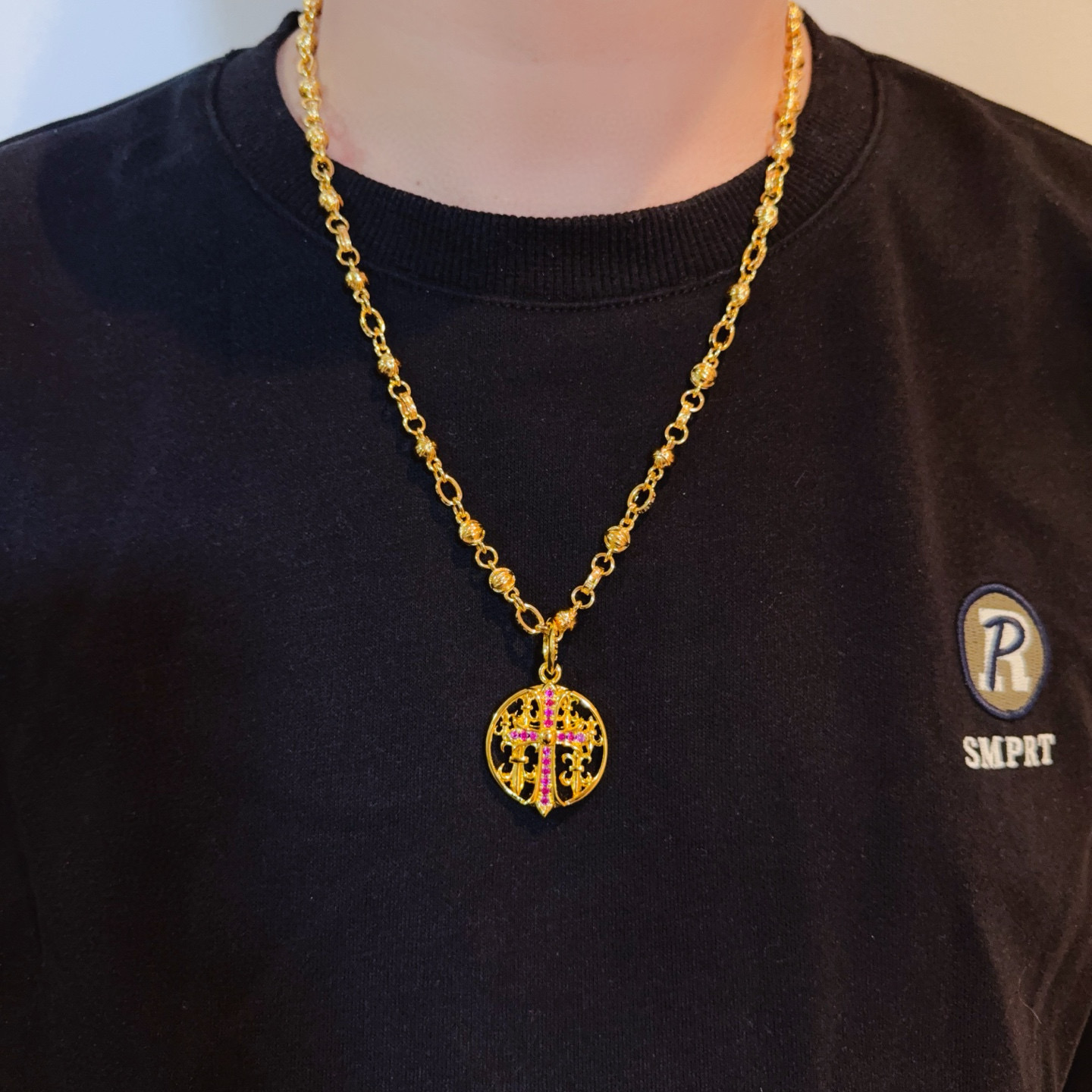 新款【专柜品质】Chrome Hearts克罗心黄金色复古花球项链，粉钻十字架吊坠 凹凸造型不同的花纹设