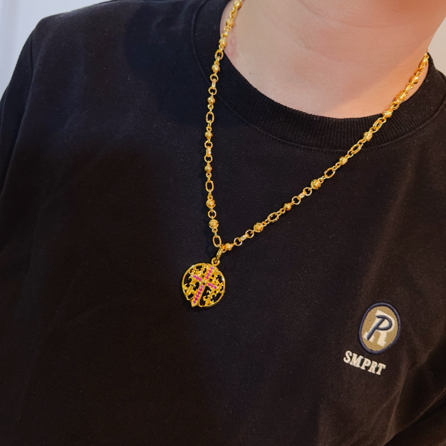 新款【专柜品质】Chrome Hearts克罗心黄金色复古花球项链，粉钻十字架吊坠 凹凸造型不同的花纹设