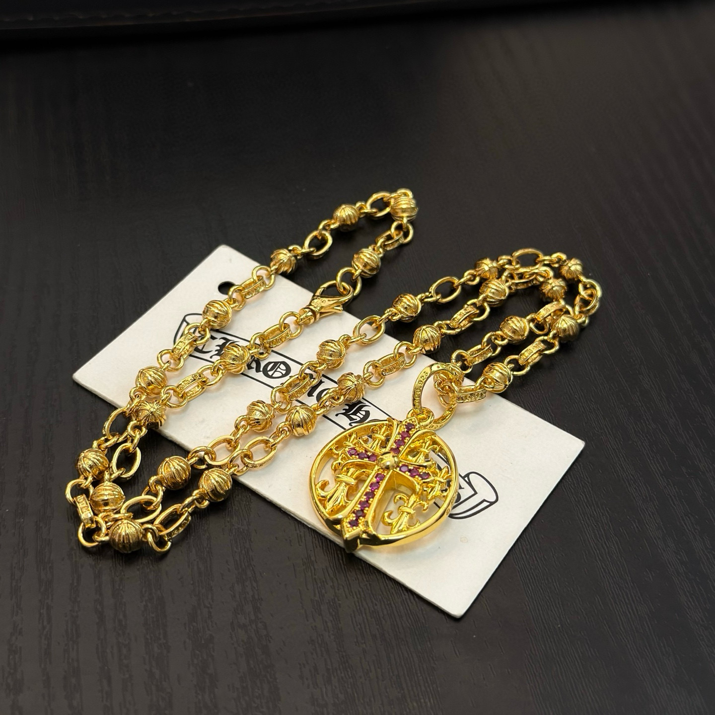 新款【专柜品质】Chrome Hearts克罗心黄金色复古花球项链，粉钻十字架吊坠 凹凸造型不同的花纹设