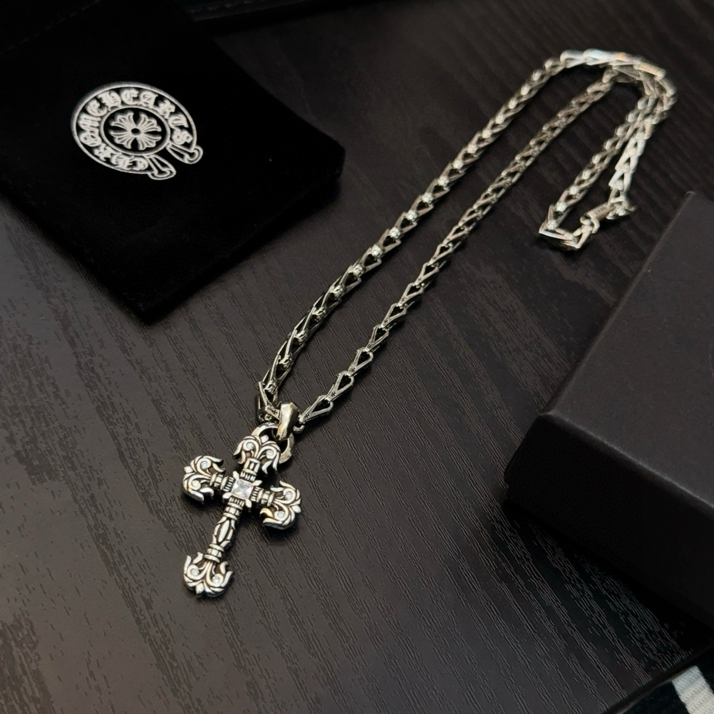 新款【专柜品质】Chrome Hearts克罗心复古十字架项链 火焰十字架吊坠 凹凸造型不同的花纹设计风