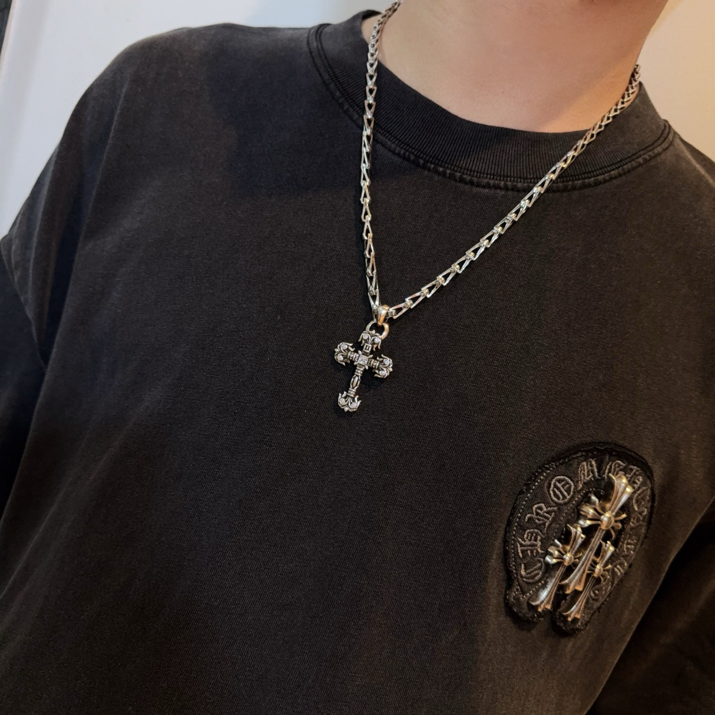 新款【专柜品质】Chrome Hearts克罗心复古十字架项链 火焰十字架吊坠 凹凸造型不同的花纹设计风