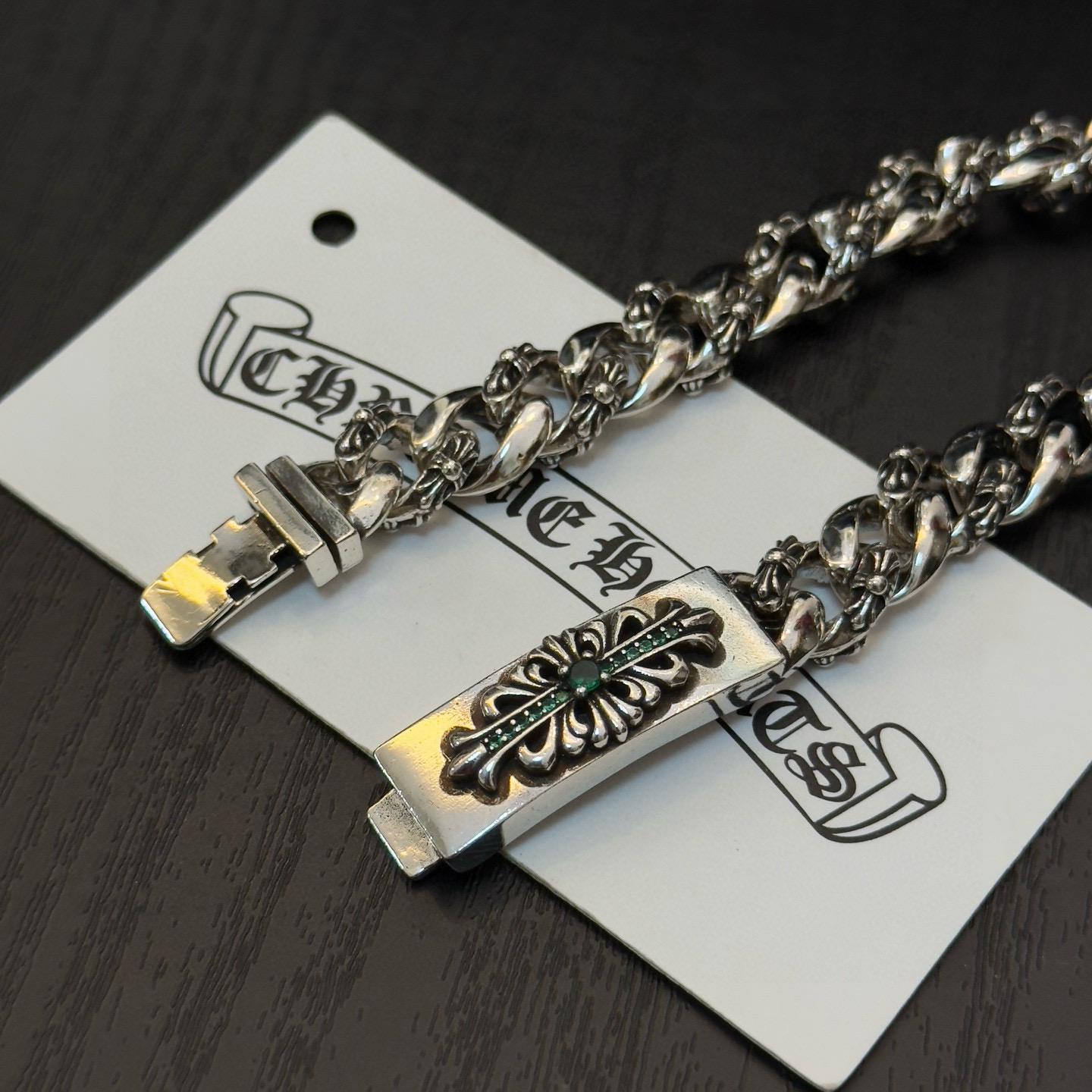 新款【专柜品质】Chrome Hearts克罗心经典复古绿钻十字花半花古巴手链，原图凹凸造型不同的花纹设