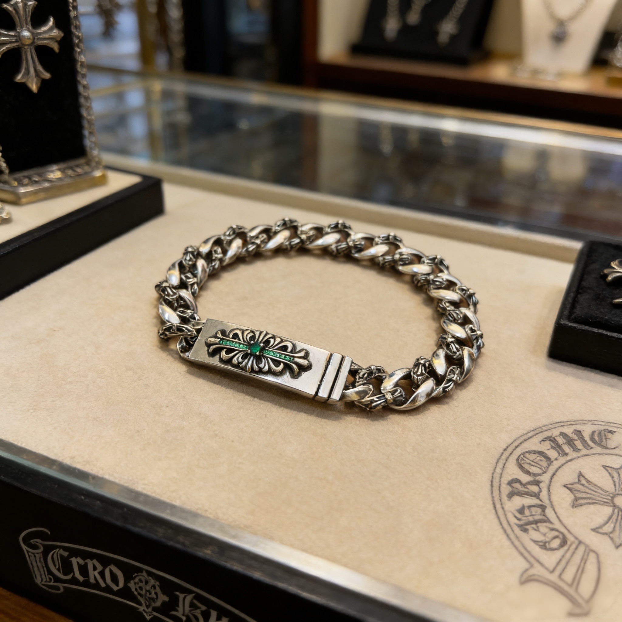 新款【专柜品质】Chrome Hearts克罗心经典复古绿钻十字花半花古巴手链，原图凹凸造型不同的花纹设