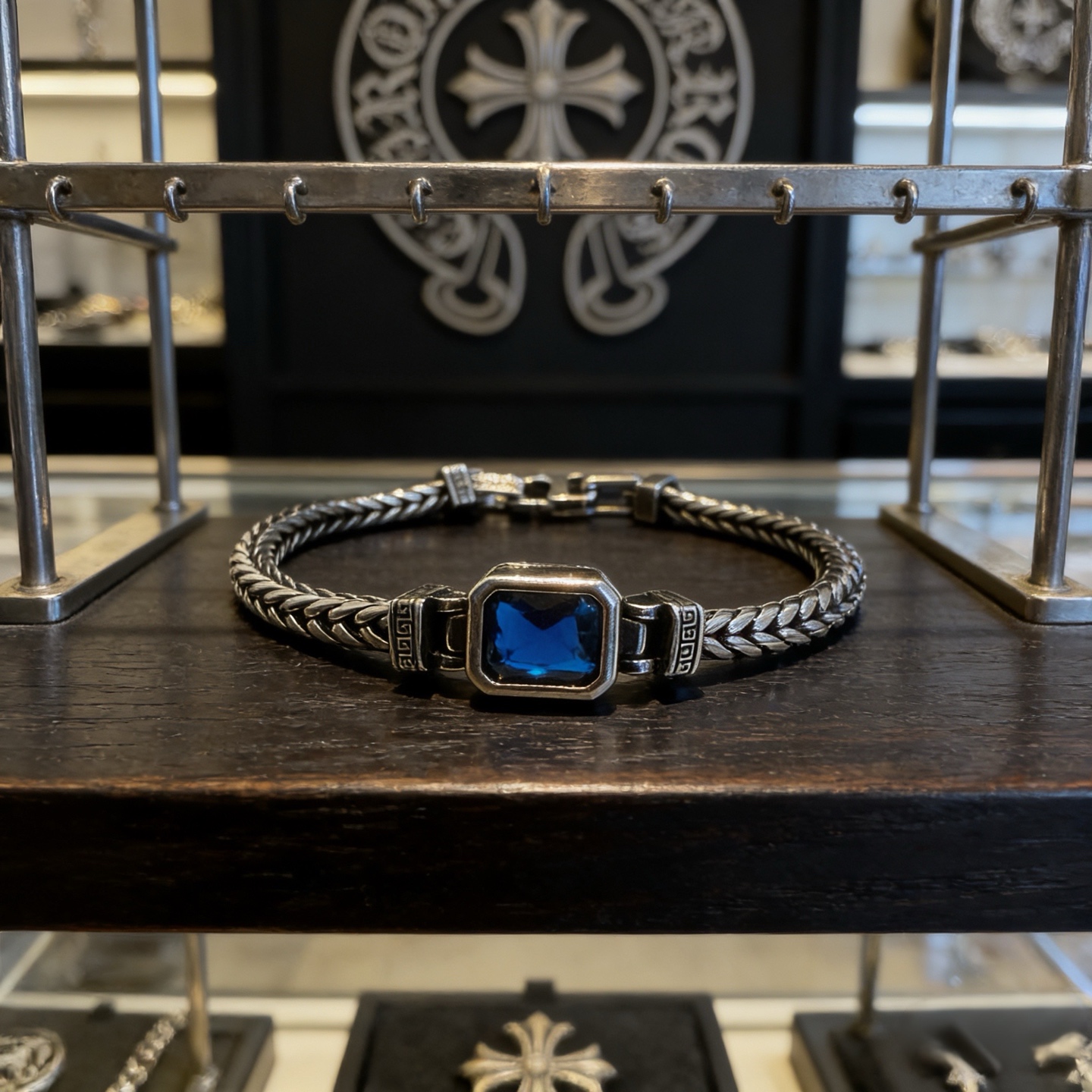 NO:763354,Counter-quality Chrome Hearts bracelet, different pattern design styles with concave and convex shapes, showing a distinctive cross. The Scout flower is the symbol of Chrome Hearts, so it is more durable. The genuine pattern-printed Chrome Hearts necklace is different from the ordinary light version in the market. Check the version and standard quality. Look at the printing details. The degree of retro gray oxidation. Seiko version!  !  !  Purely handmade ~ Authentic open mold fashion essentials. Can be worn by both men and women. Same style for couples. Official website original. Rock punk Thai silver style. Retro elements. Trendy and versatile!  , jewelry boutique, chrome hearts, chrome hearts, necklace, bracelet19860909专柜品质Chrome Hearts克罗心手链,凹凸造型不同的花纹设计风格 呈现出与众不同 十字架 童军花是克罗心的志 所以更经久不衰 正品打版Chrome Hearts克罗心项链区别市场普通轻版 对版对标品质 看字印细节 复古做旧灰氧程度.精工版本！！！ 纯手工打造 ～正品开模潮流时尚必备 男女均可佩戴 情侣同款 官网原版 摇滚朋克泰银风格 复古元素 潮流百搭！,饰品精品,chrome hearts,chrome hearts,necklace,bracelet,Jewelry