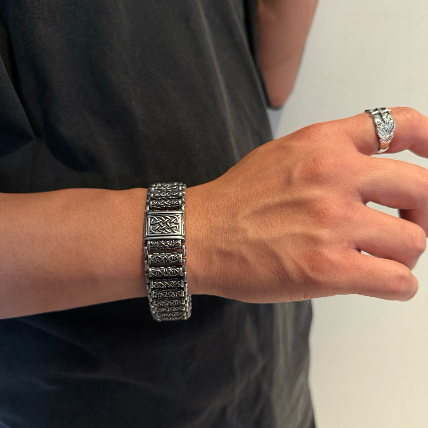 新款【专柜品质】Chrome Hearts克罗心复古多元素手链，凹凸造型不同的花纹设计风格呈现出与众不同