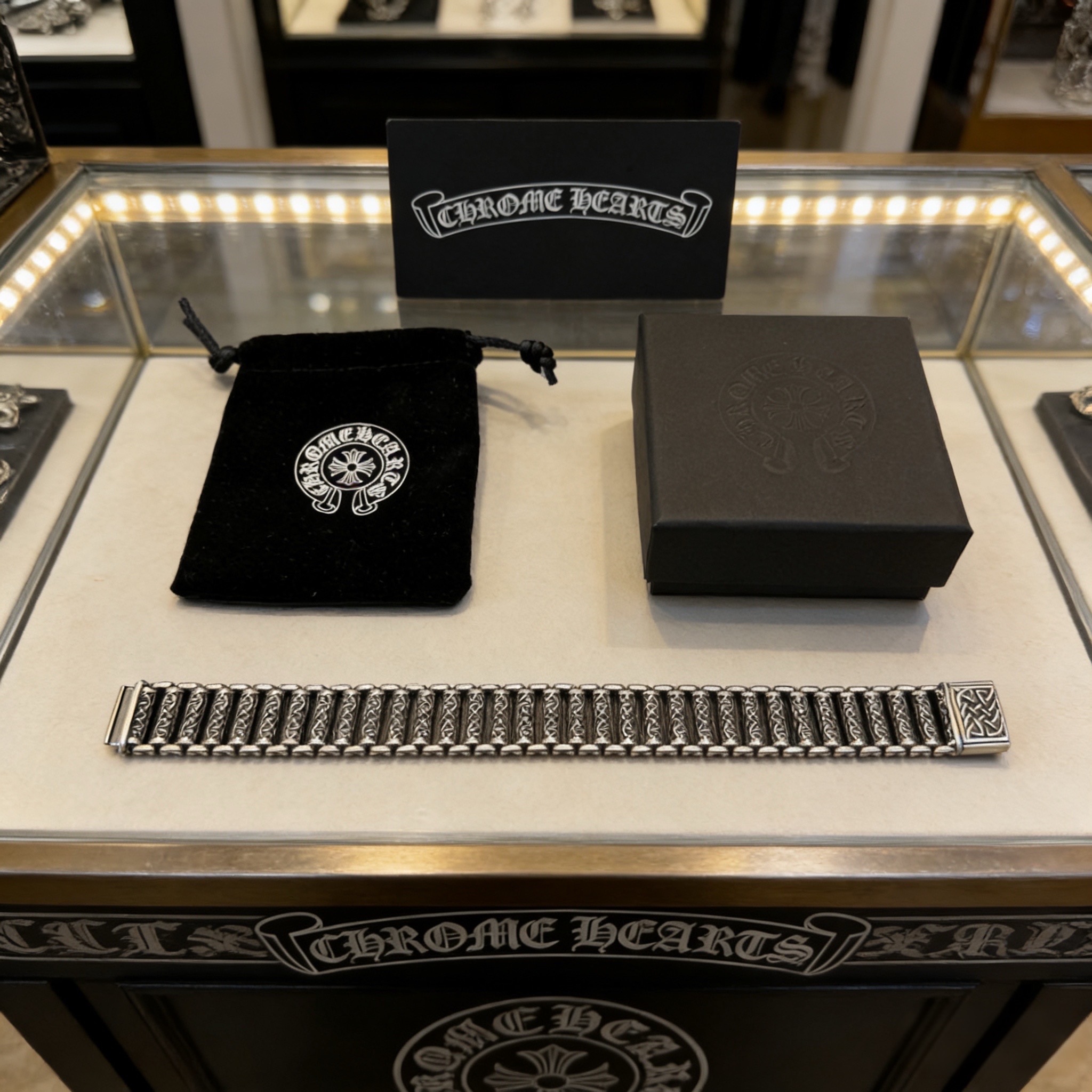 新款【专柜品质】Chrome Hearts克罗心复古多元素手链，凹凸造型不同的花纹设计风格呈现出与众不同