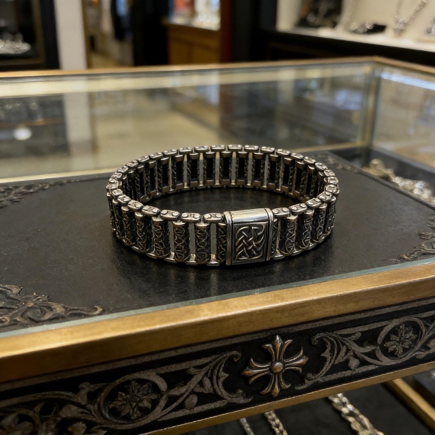 新款【专柜品质】Chrome Hearts克罗心复古多元素手链，凹凸造型不同的花纹设计风格呈现出与众不同