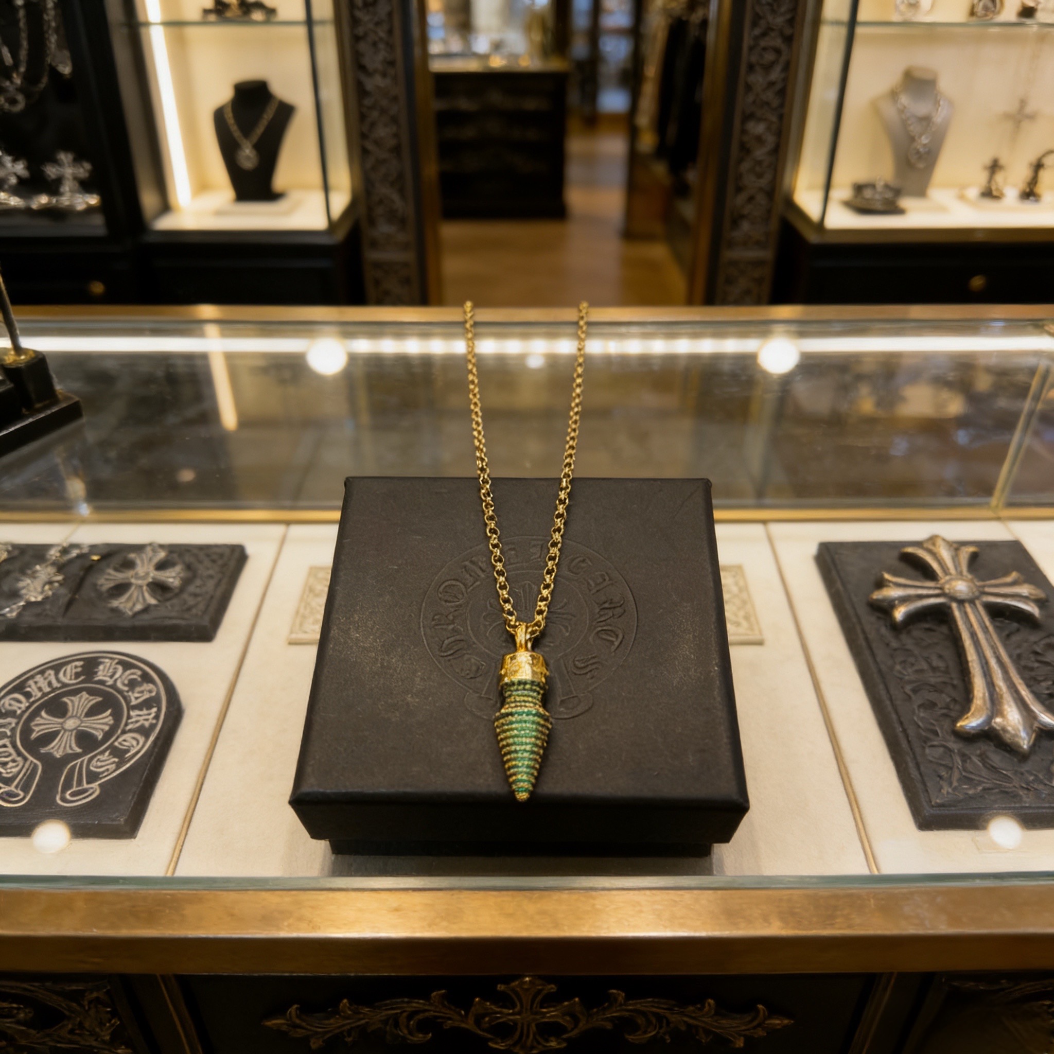 NO:763368,New [counter quality] Chrome Hearts gold necklace, green diamond bullet pendant. Different pattern design styles with concave and convex shapes, showing a distinctive cross. The Scout flower is the symbol of Chrome Hearts, so it is more durable. Genuine pattern-printed Chrome Hearts distinguishes the ordinary light version in the market. Check the quality of the version. Look at the printing details. The degree of retro gray oxidation. Seiko version!  !  !  Purely handmade ~ Authentic open mold fashion essentials. Can be worn by both men and women. Same style for couples. Official website original. Rock punk Thai silver style. Retro elements. Trendy and versatile!  , jewelry boutique, chrome hearts, chrome hearts, necklace, gold19860909新款【专柜品质】Chrome Hearts克罗心黄金色项链,绿钻子弹吊坠 凹凸造型不同的花纹设计风格 呈现出与众不同 十字架 童军花是克罗心的志 所以更经久不衰 正品打版Chrome Hearts克罗心 区别市场普通轻版 对版对标品质 看字印细节 复古做旧灰氧程度.精工版本！！！ 纯手工打造 ～正品开模潮流时尚必备 男女均可佩戴 情侣同款 官网原版 摇滚朋克泰银风格 复古元素 潮流百搭！,饰品精品,chrome hearts,chrome hearts,necklace,gold,Jewelry