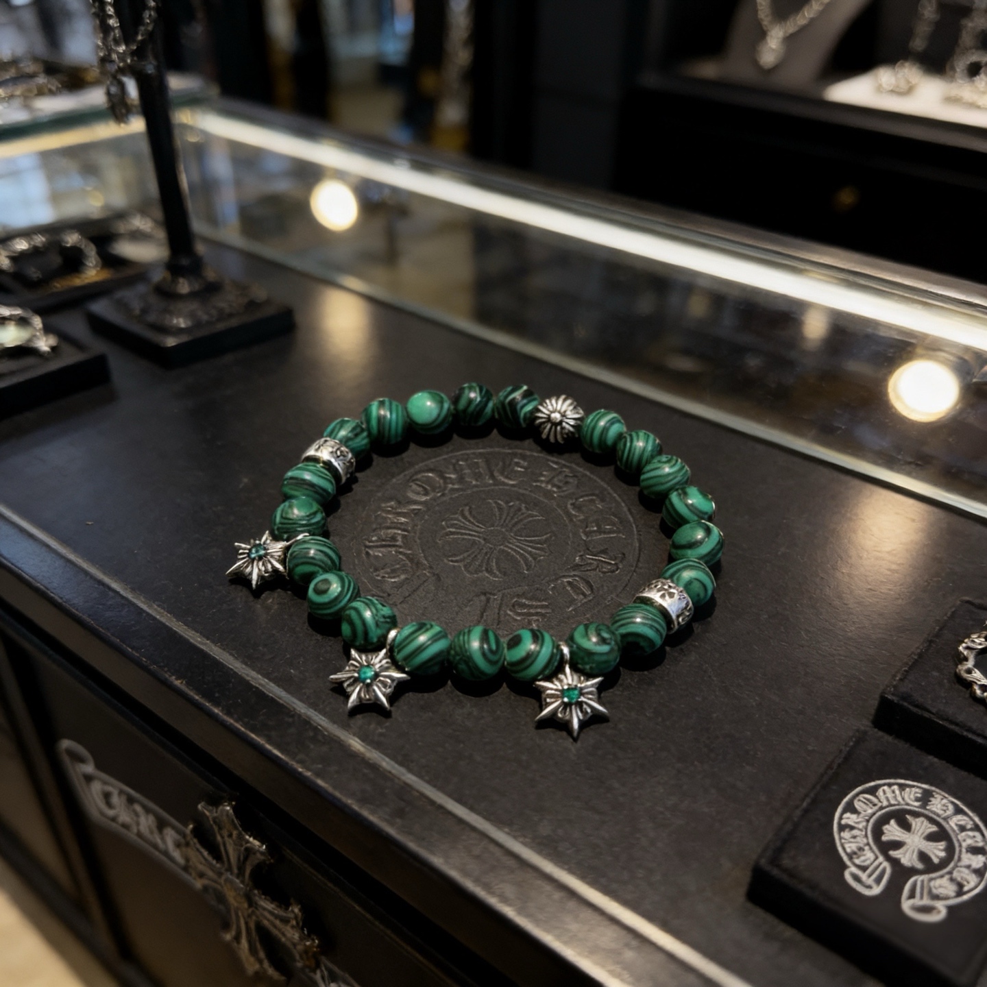 NO:763406,New [counter quality] Chrome Hearts classic retro multi-element bracelet, popular on Kuaishou/ins/Xiaohongshu, the different concave and convex shapes of the pattern design style are distinctive. The cross scout flower is the symbol of Chrome Hearts, so it is more durable. Genuine type-printed Chrome Hearts distinguishes the ordinary light version in the market. Match the version and benchmark quality. Look at the printing details. The degree of retro gray oxidation. Seiko version!  , jewelry boutique, chrome hearts, chrome hearts, bracelet19860909新款【专柜品质】Chrome Hearts克罗心 经典复古多元素手串手链 ,快手/ins/小红书热门,凹凸造型不同的花纹设计风格呈现出与众不同 十字架童军花是克罗心的标志 所以更经久不衰 正品打版Chrome Hearts克罗心 区别市场普通轻版 对版对标品质 看字印细节 复古做旧灰氧程度.精工版本！,饰品精品,chrome hearts,chrome hearts,bracelet,Jewelry