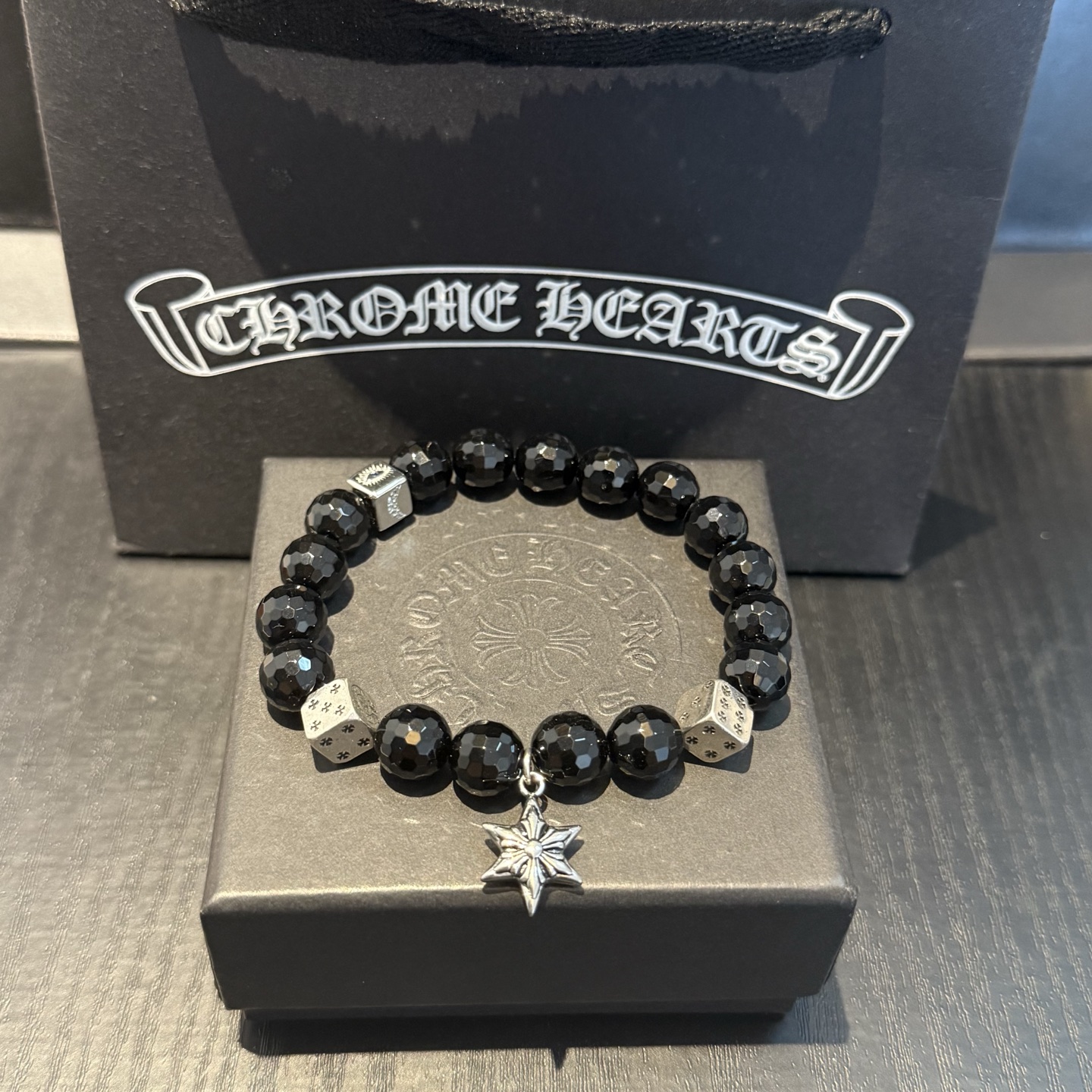 NO:763400,New [counter quality] Chrome Hearts classic retro multi-element bracelet, different concave and convex shapes and different pattern design styles are unique. The cross scout flower is the symbol of Chrome Hearts, so it is more durable. Genuine pattern-printed Chrome Hearts distinguishes the ordinary light version in the market. Match the version and benchmark quality. Look at the printing details. The degree of retro gray oxidation. Seiko version!  , jewelry boutique, chrome hearts, chrome hearts, bracelet19860909新款【专柜品质】Chrome Hearts克罗心 经典复古多元素手串手链 ,凹凸造型不同的花纹设计风格呈现出与众不同 十字架童军花是克罗心的标志 所以更经久不衰 正品打版Chrome Hearts克罗心 区别市场普通轻版 对版对标品质 看字印细节 复古做旧灰氧程度.精工版本！,饰品精品,chrome hearts,chrome hearts,bracelet,Jewelry